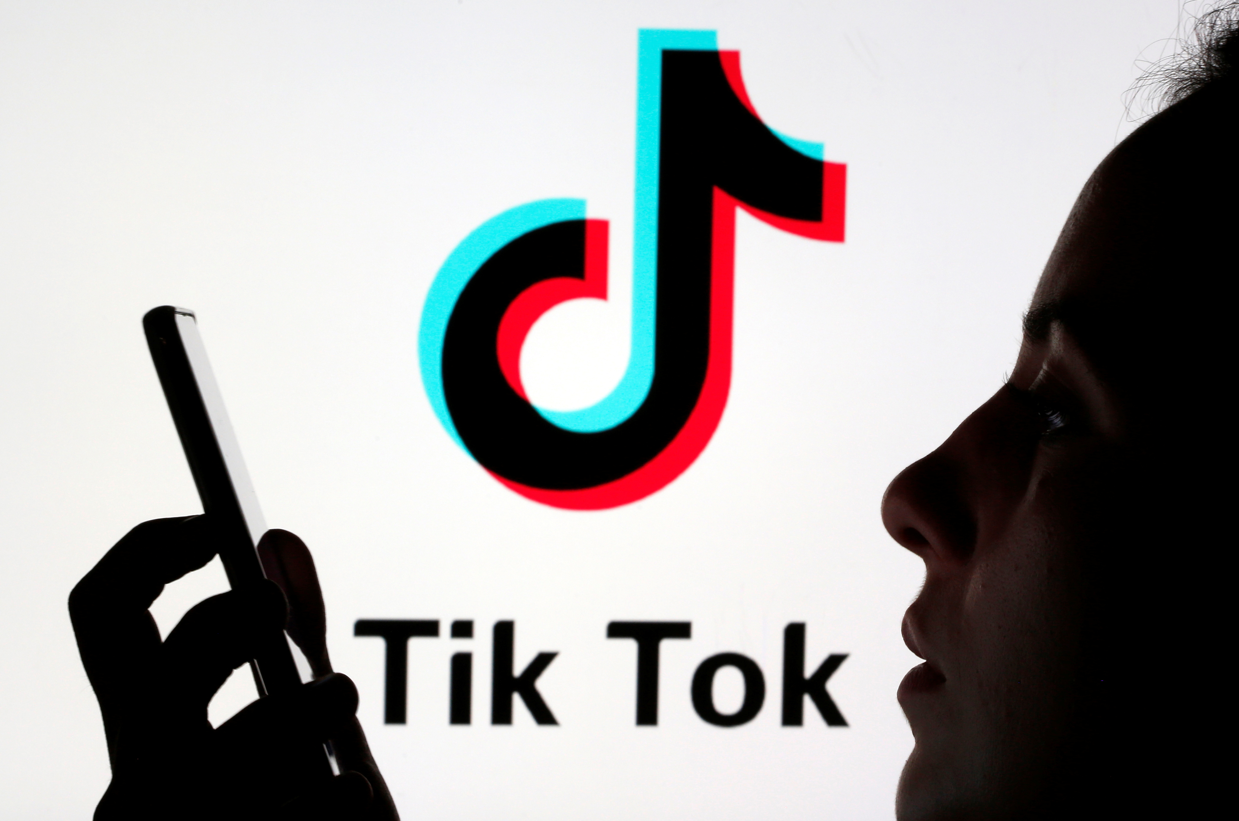 How A Suicide Video On Facebook Live Went Viral On Tiktok Engadget - roblox thailand fan club posts facebook