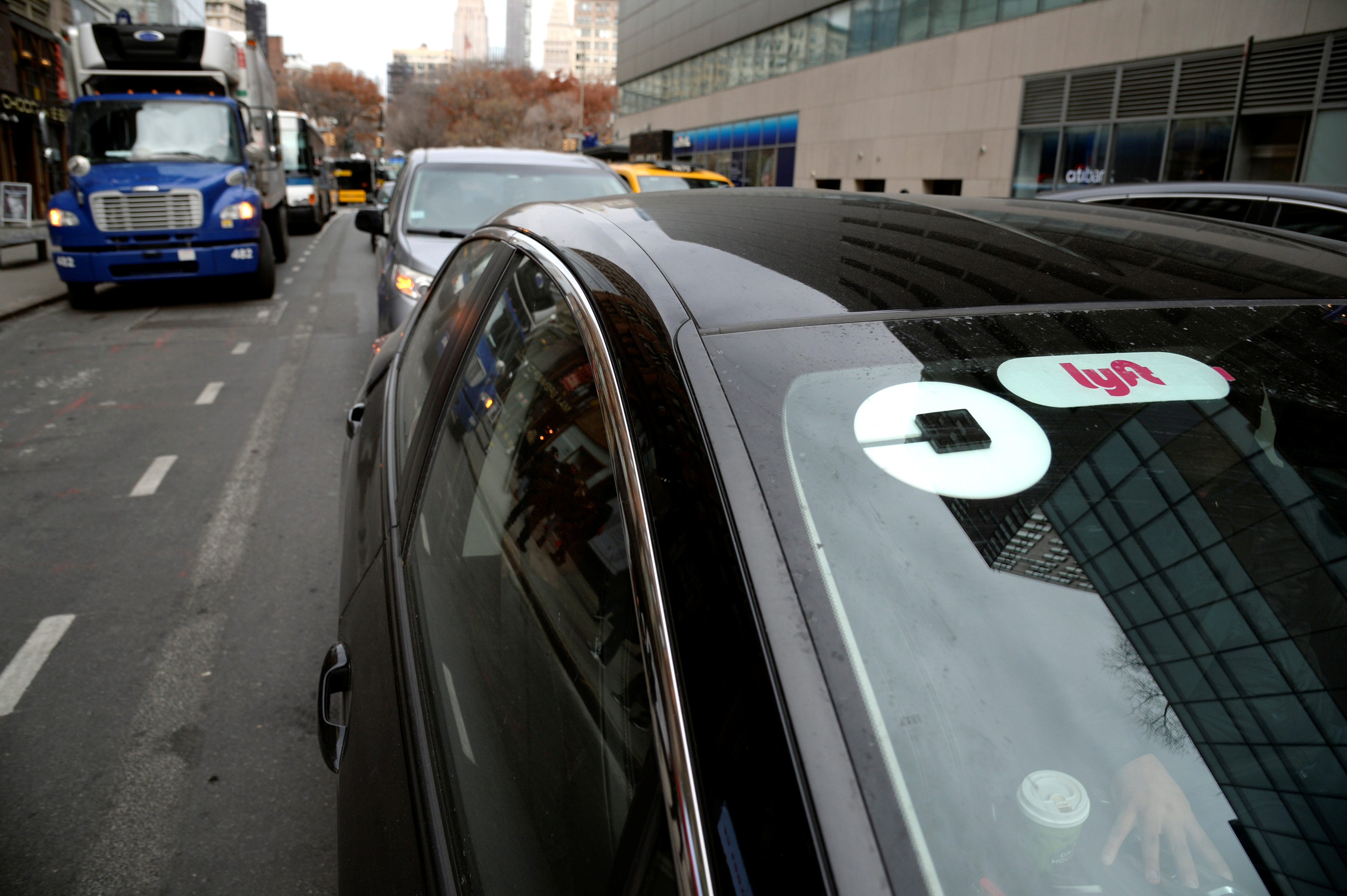 Uber and Lyft must pay $328 million to New York drivers  in massive wage theft settlement