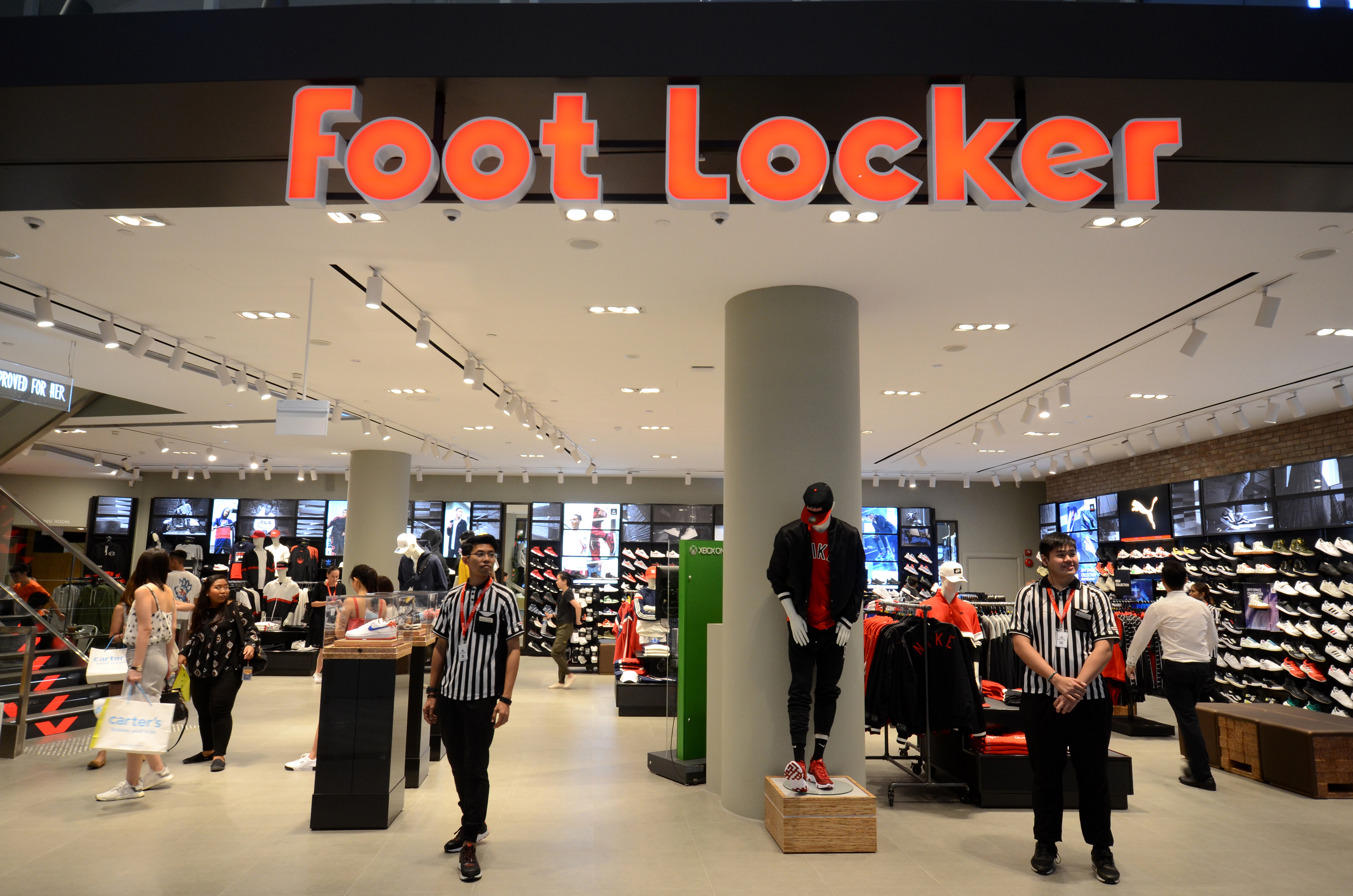 footlocker sketchers