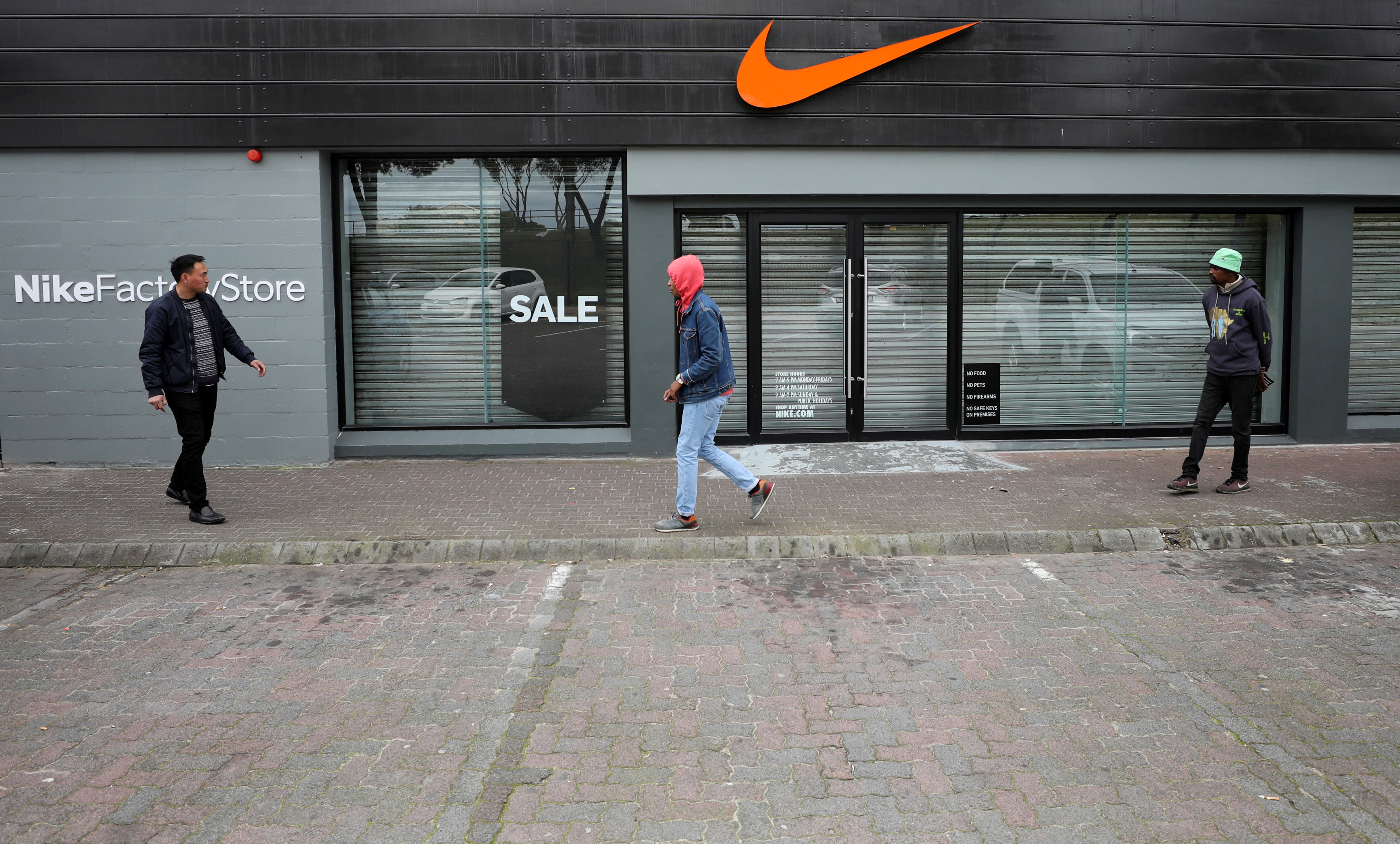 nike stores closed