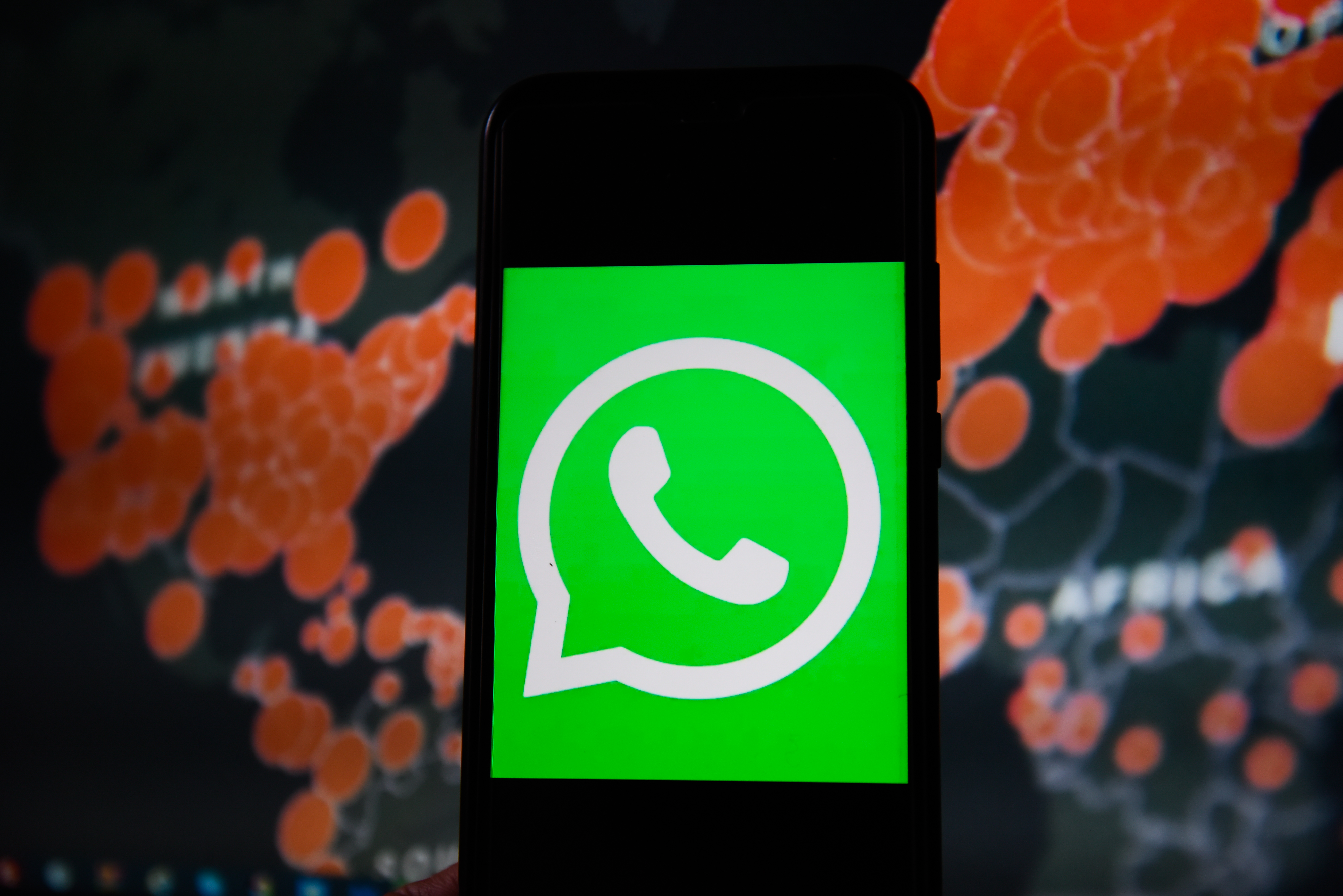 photo of WhatsApp imposes even stricter limits on message forwarding image