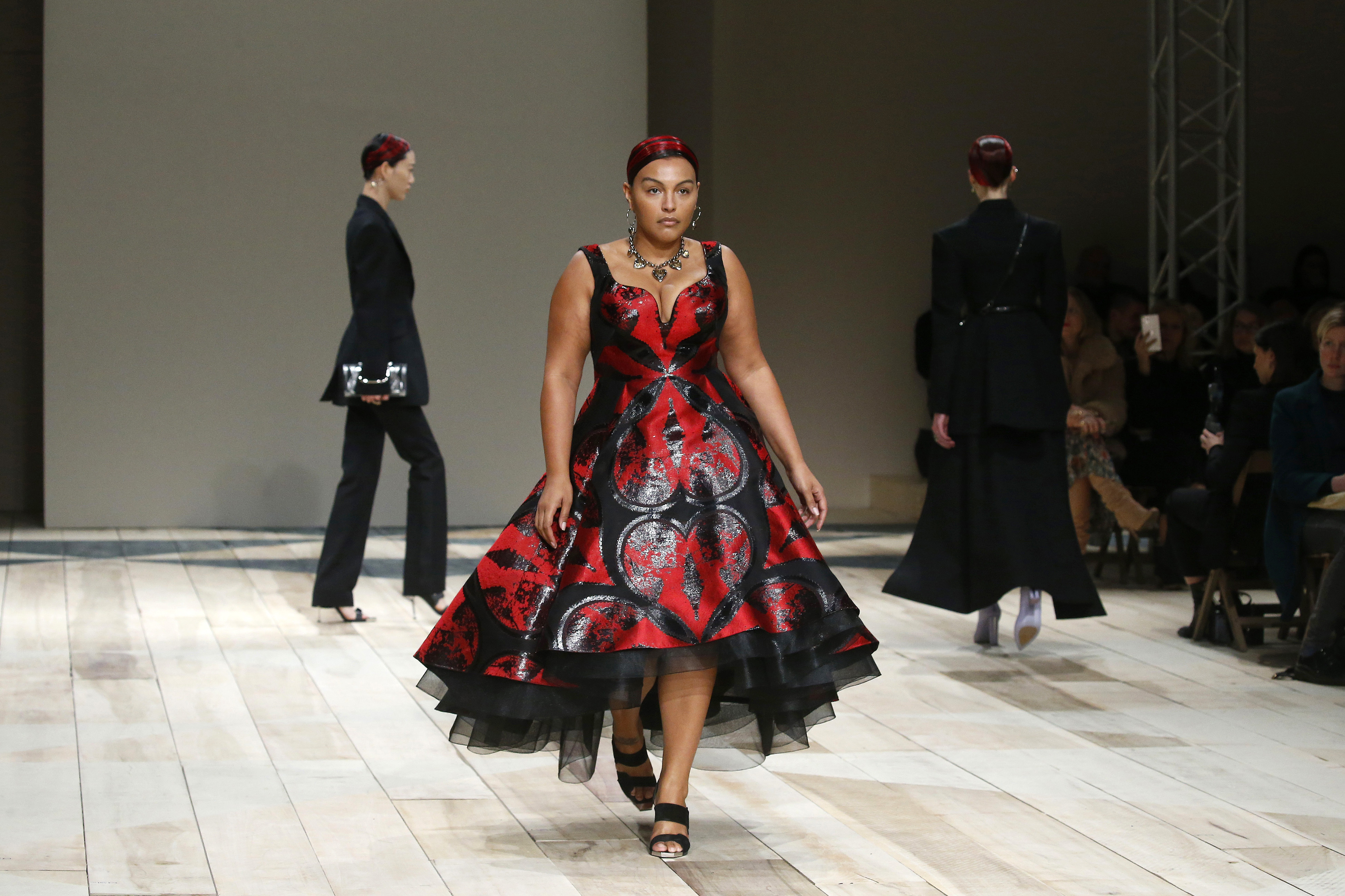 plus-size models in runway show 