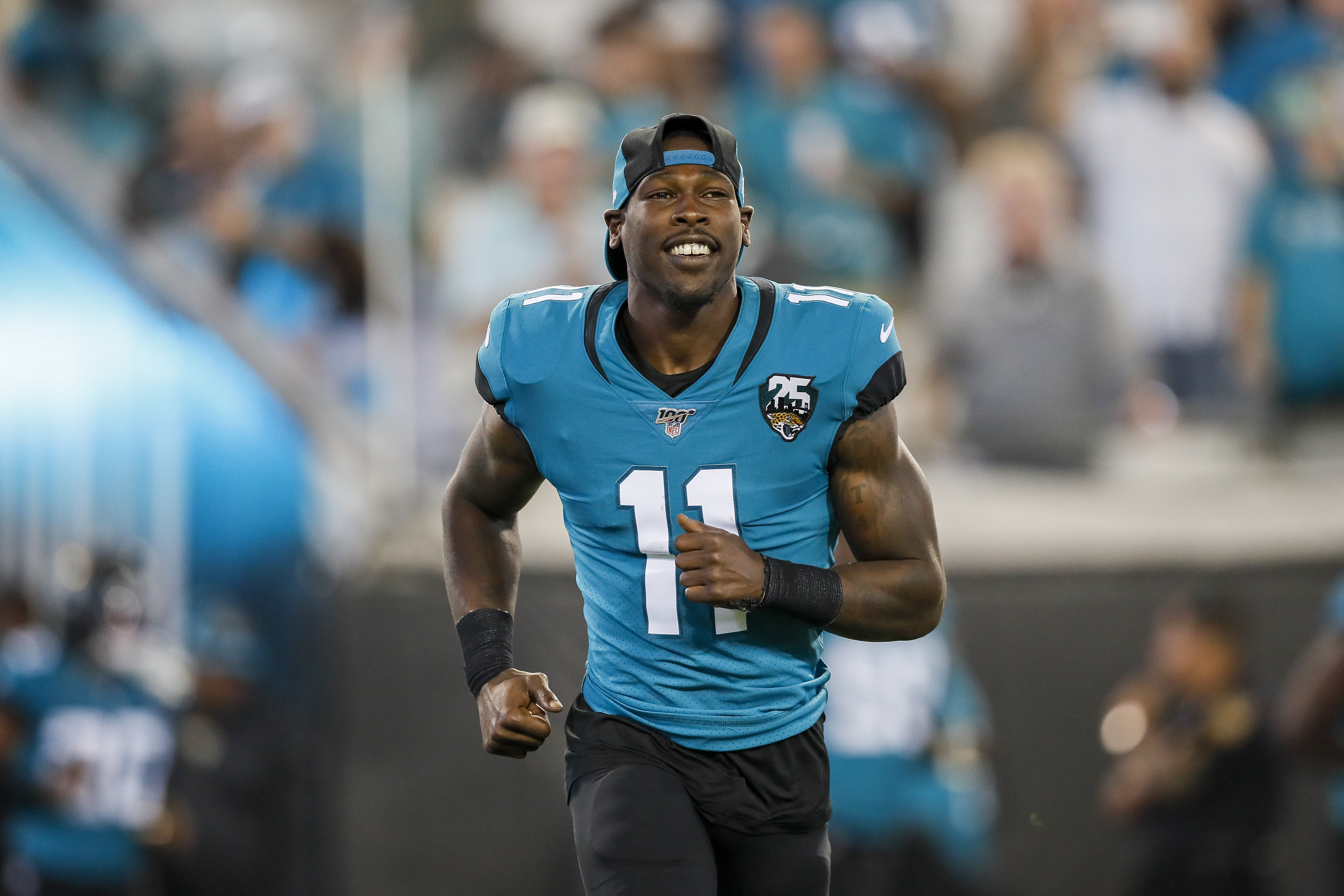Patriots sign WR Marqise Lee to one-year deal, per report