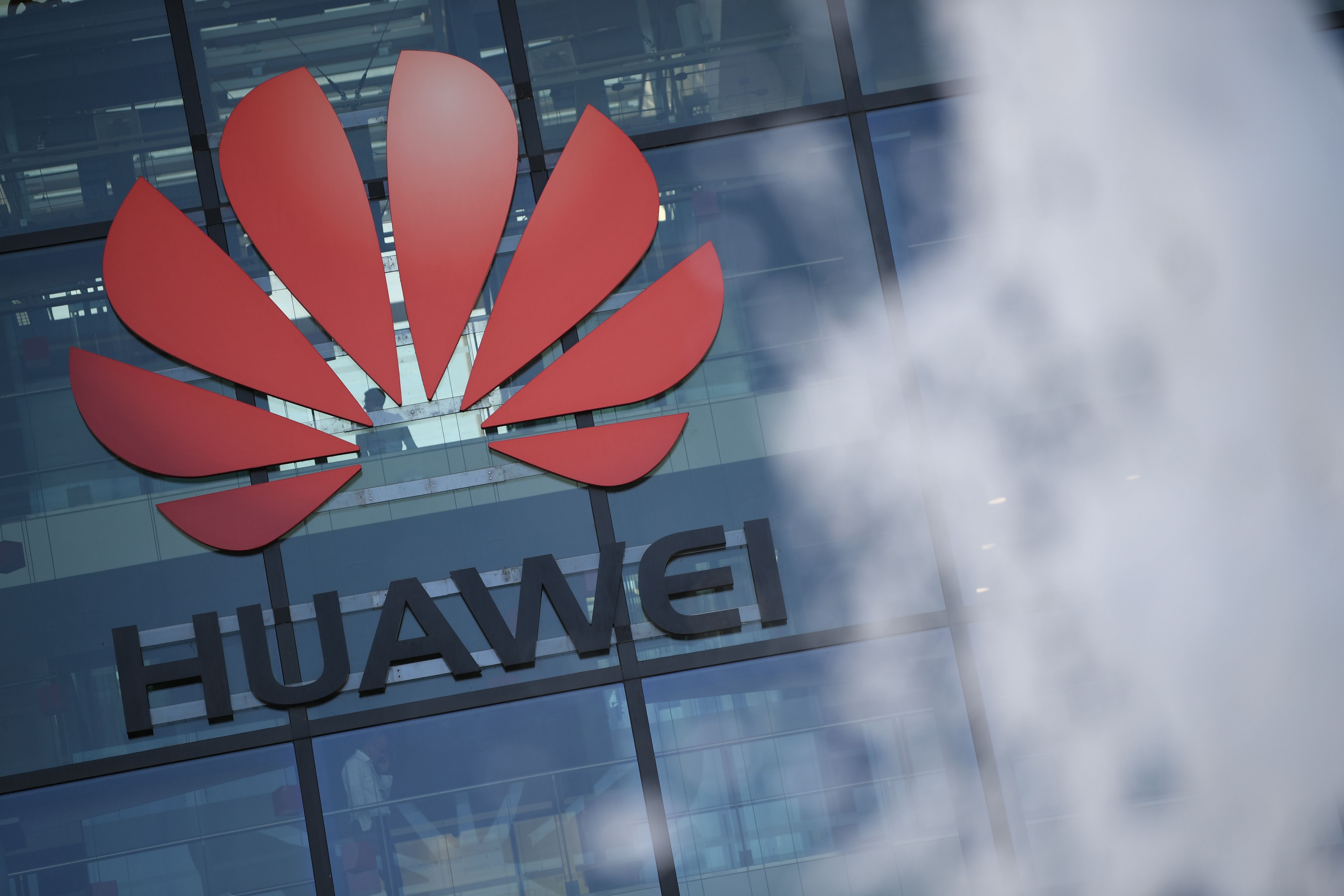 photo of UK reportedly aims to drop Huawei from 5G networks in 3 years image