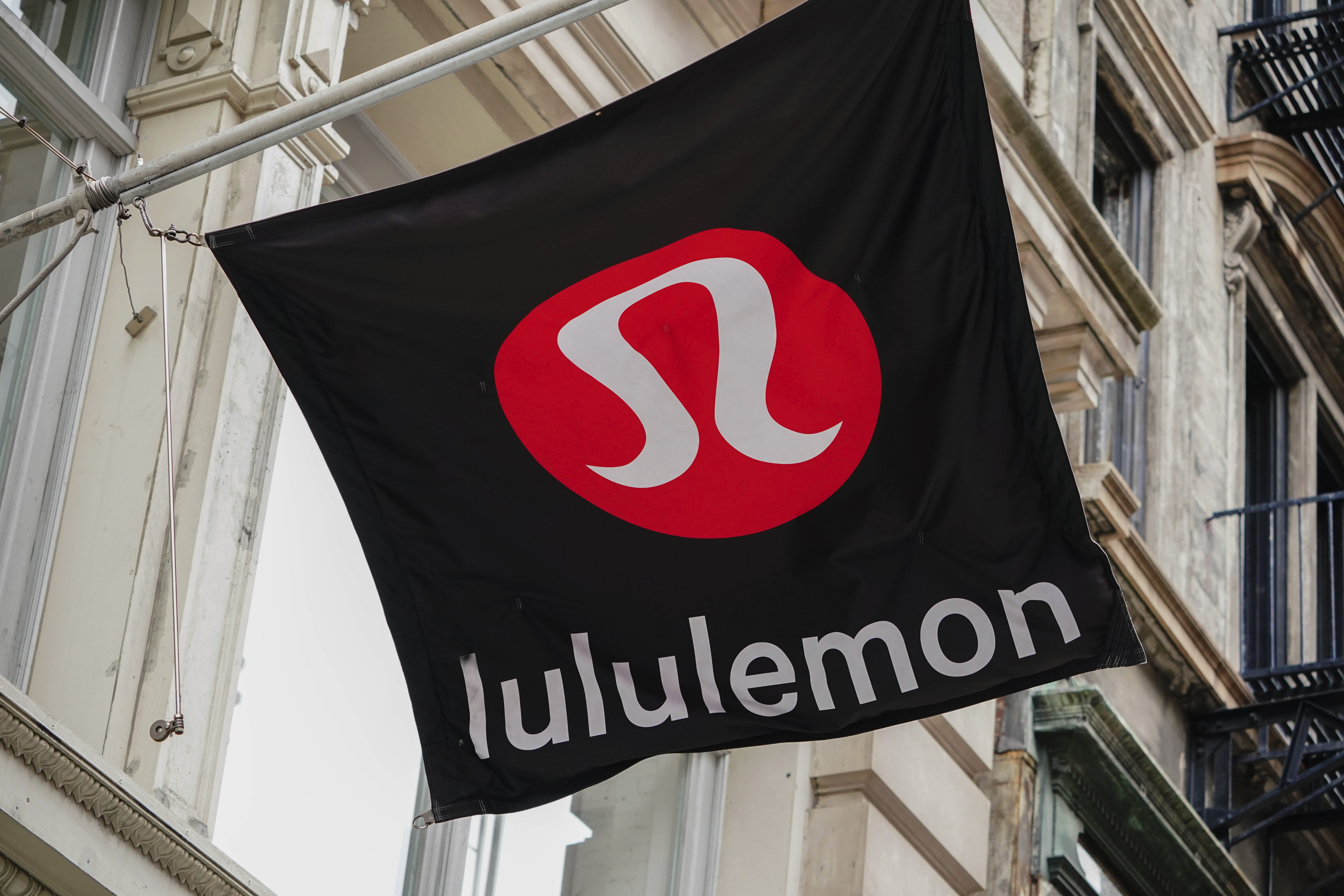 lululemon yahoo finance