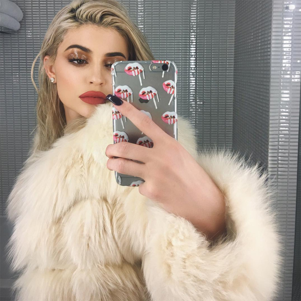 Kylie Jenner's Mirror Selfies and What they Mean