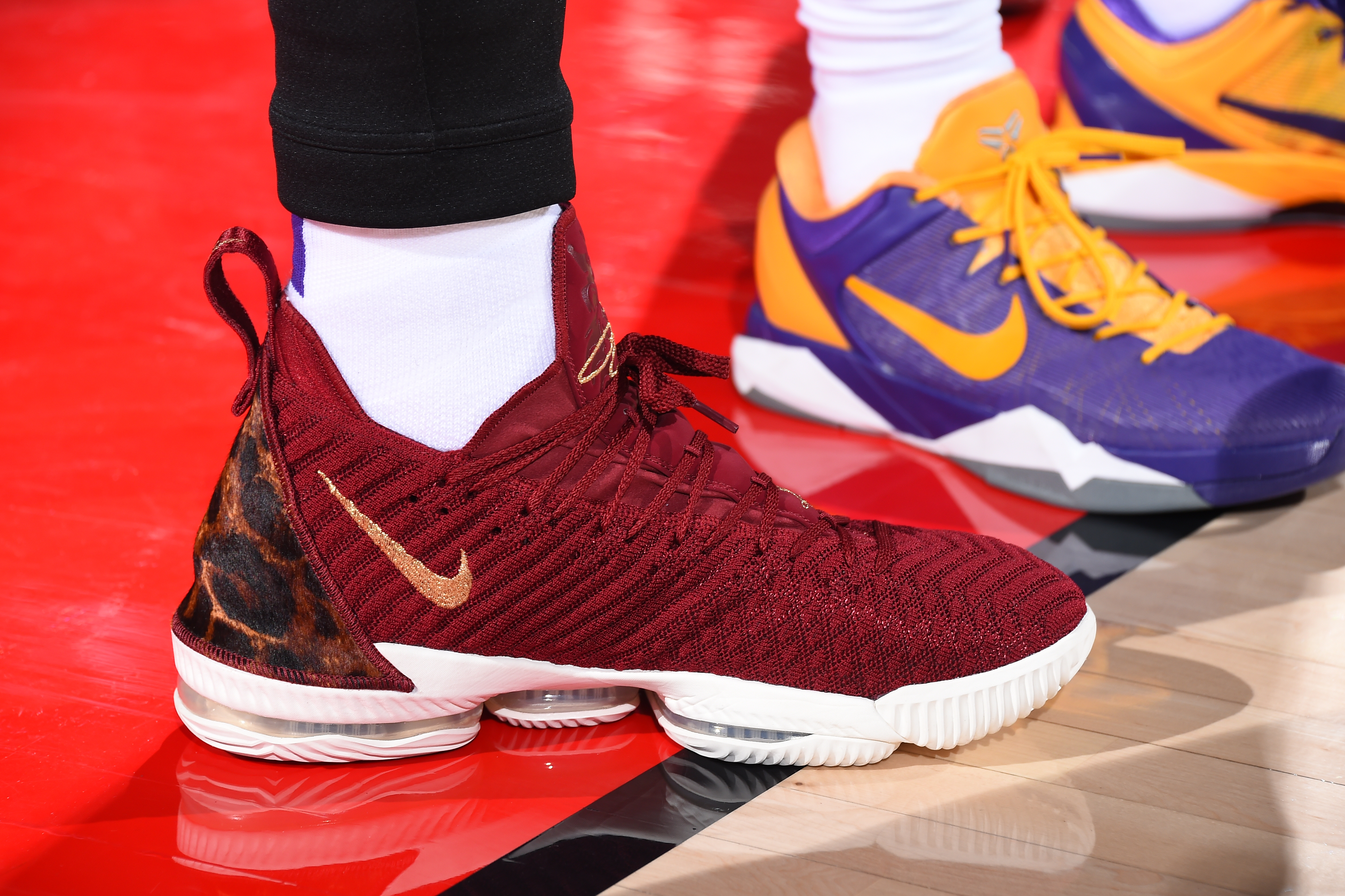 lebron laker color shoes