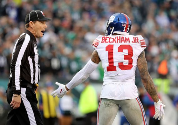 Eli Manning throws game away in 25-22 Giants loss to Eagles