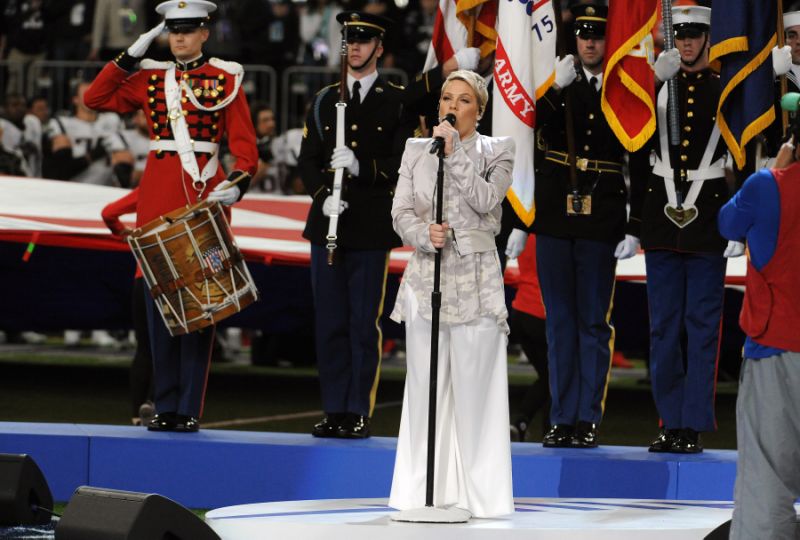 Controversy over Gladys Knight's national anthem prop bet