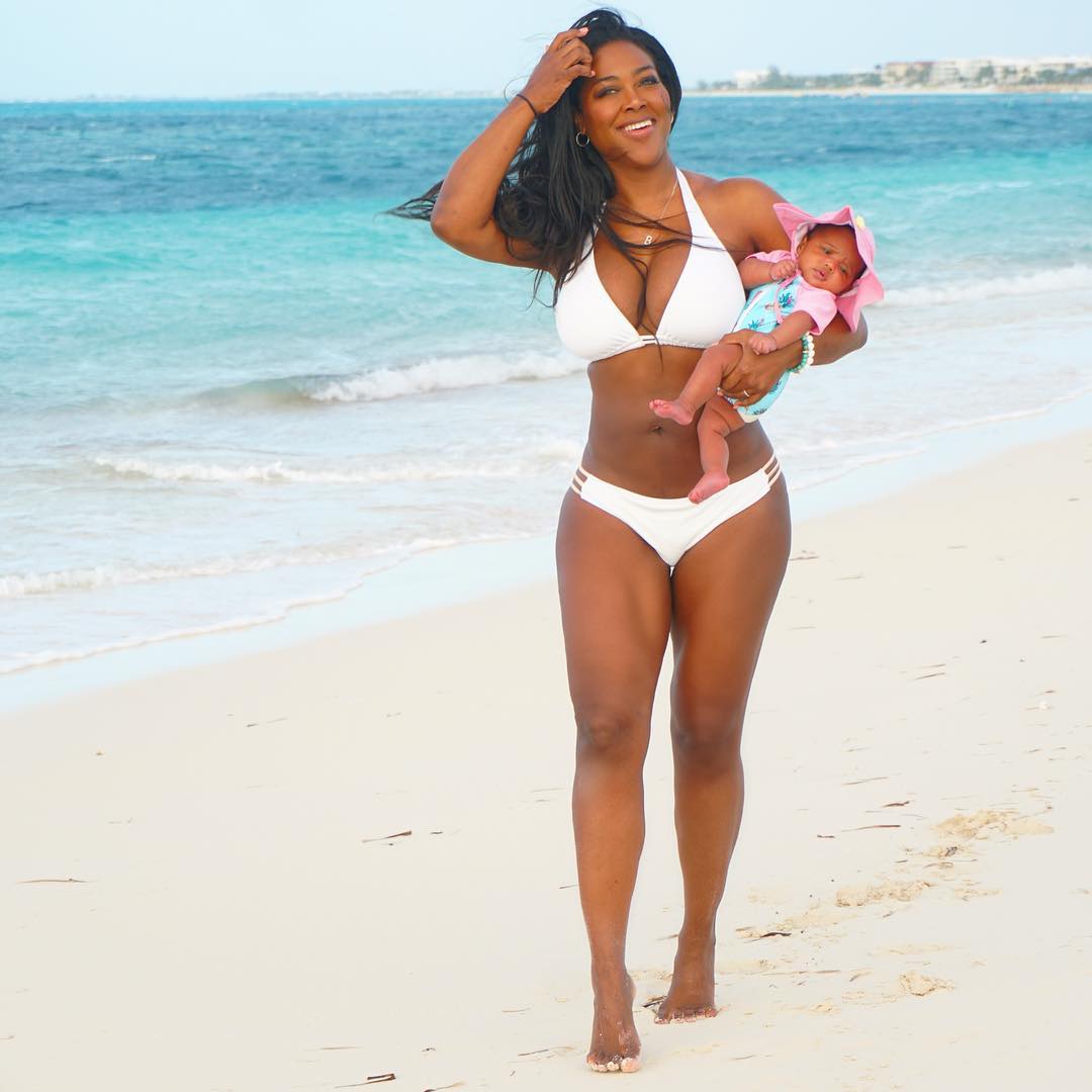 Kenya Moore Celebrates Her 48th In A Bikini With 2 Month Old Daughter 