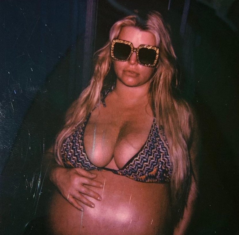 Jessica Simpson shares pregnant bikini photo