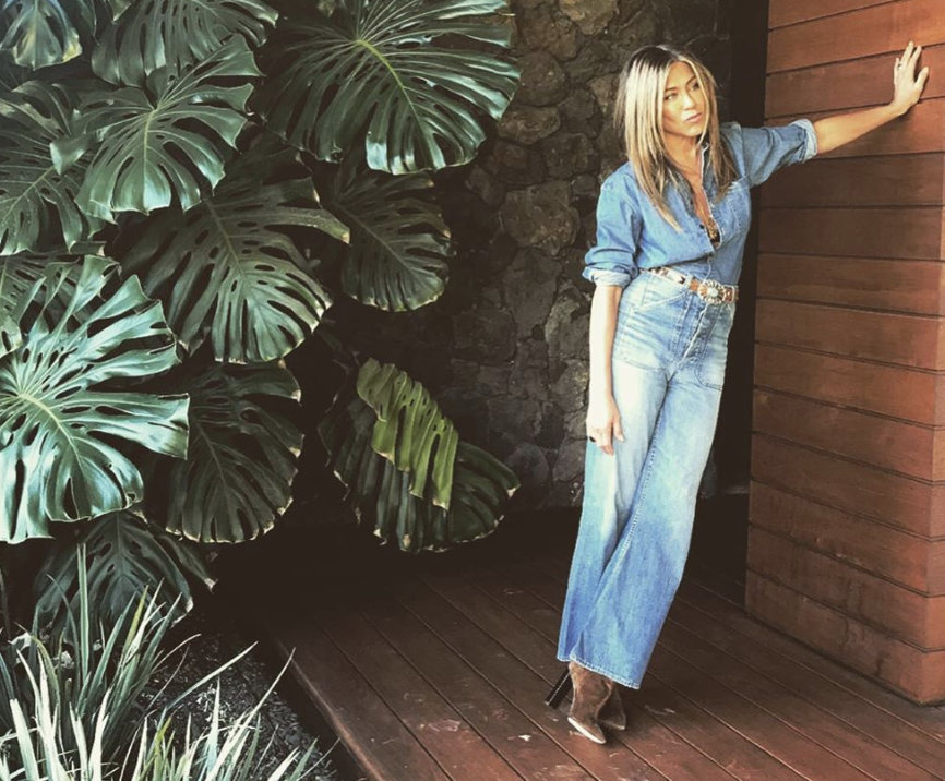 Jennifer Aniston Just Made This Dated Denim Trend Cool Again