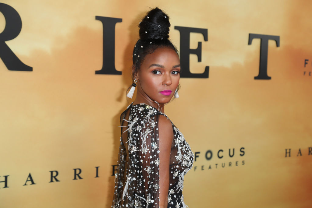 Erster Trend Fur 2020 Janelle Monae Farbt Sich Die Achselhaare Neon Pink