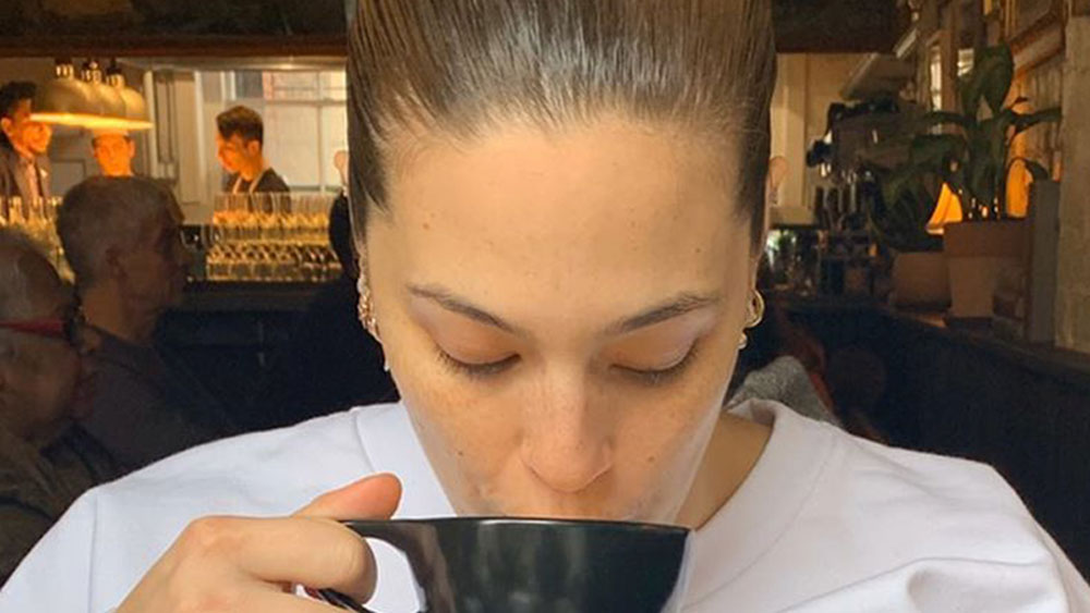 Ashley Graham Shares Photo Of Her Breastfeeding Her Son Publicly 8232