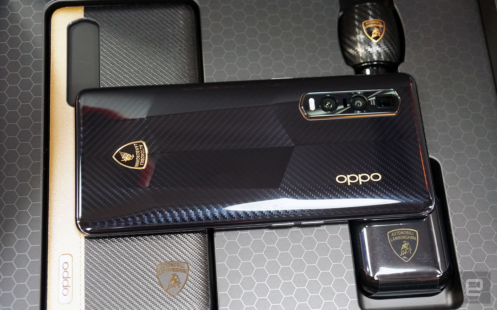 Oppo Find X2 Pro Lamborghini 特別版動手玩：富有跑車的陽剛氣質 9544