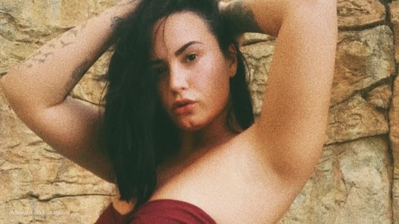 Demi Lovato Stuns In Makeup Free Swimsuit Photo