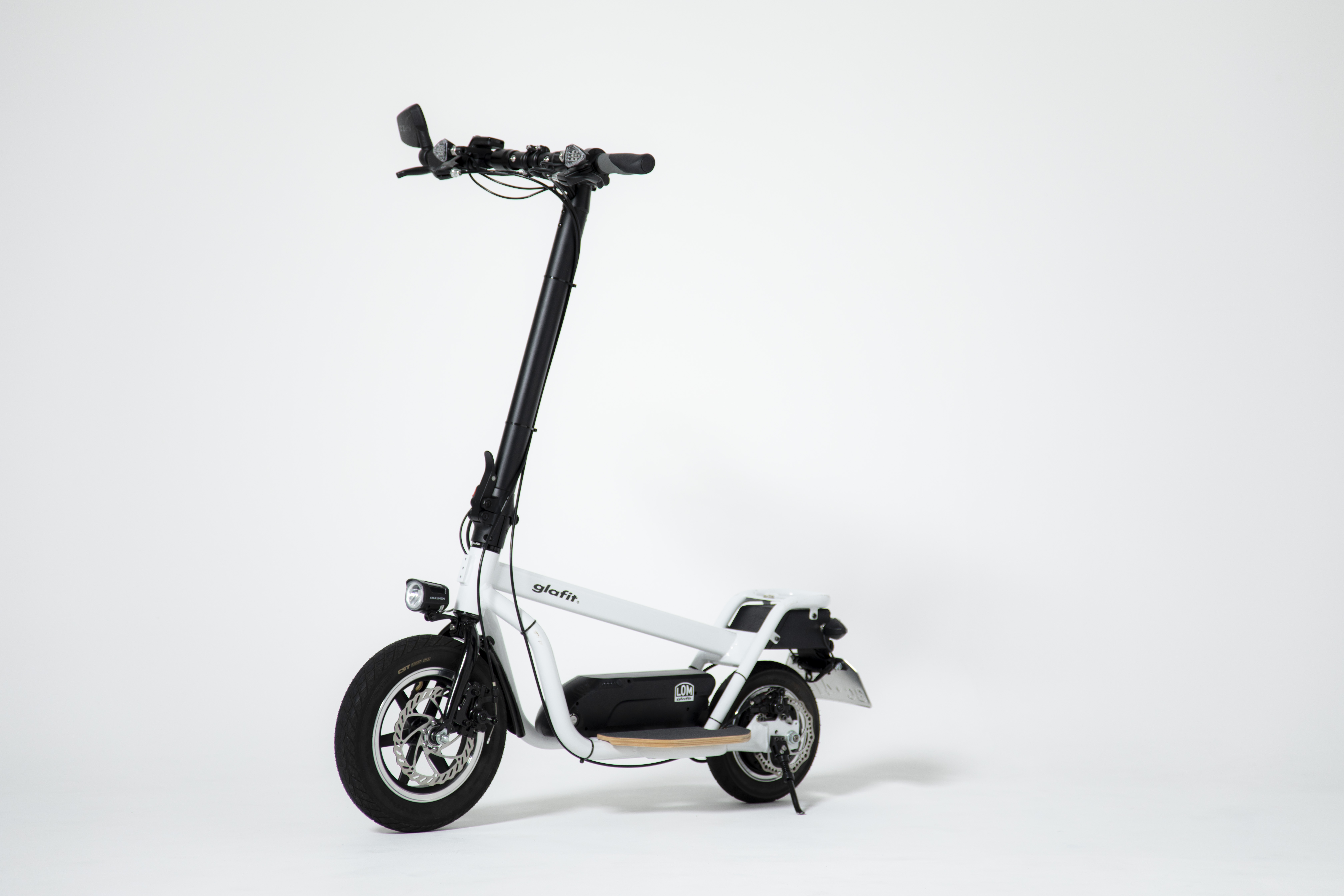 公道走行可能な電動立ち乗りスクーター X Scooter Lom クラファン開始 Engadget 日本版