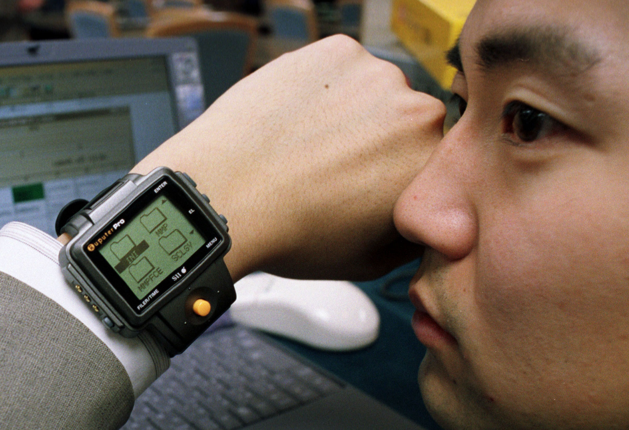 The World S First Smartwatch Had The Same Issues We Have Today Engadget