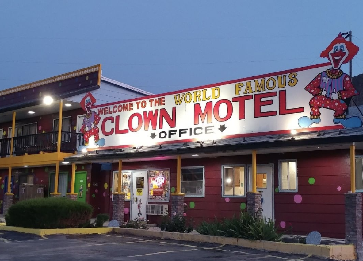 Clown motel