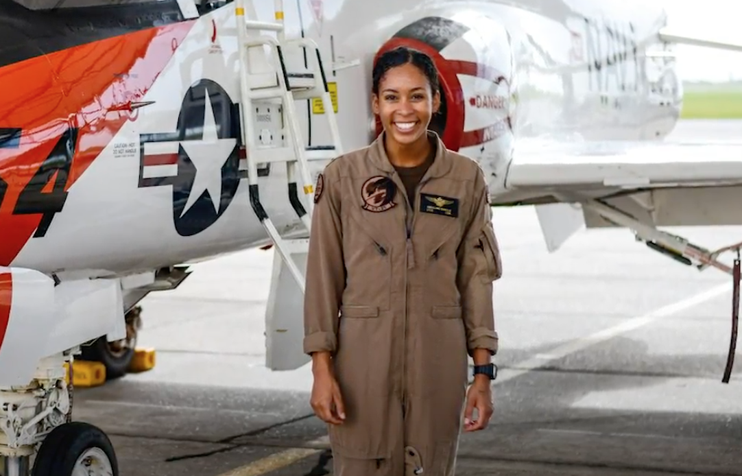 Video Woman soars as first Black female tactical jet pilot for US Navy -  ABC News