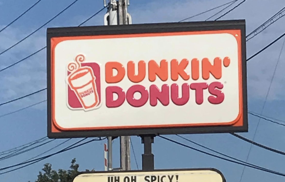 'Dunkin' Donuts out here having a breakdown': Bizarre sign causes ...