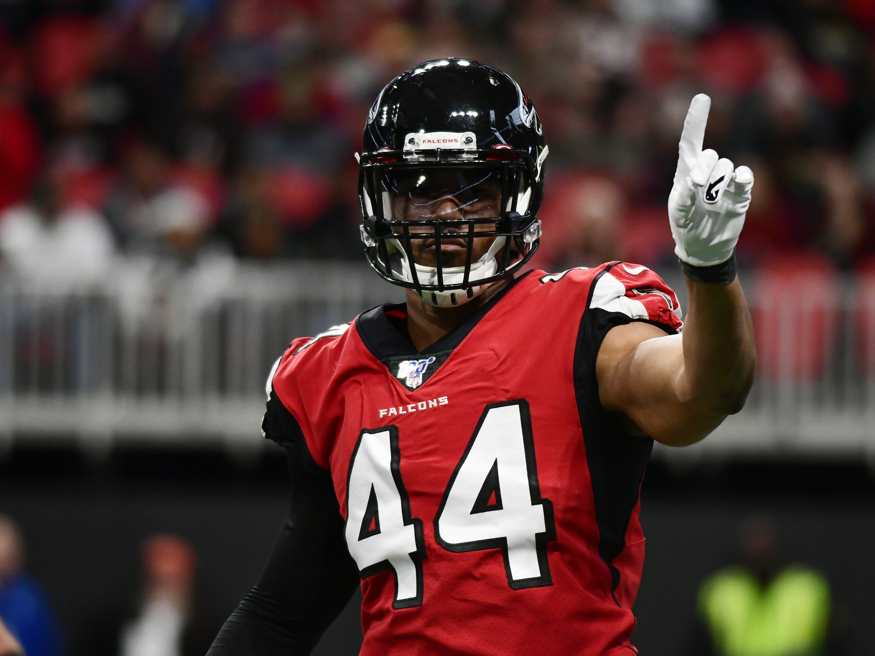 Vic Beasley reports to Titans camp 