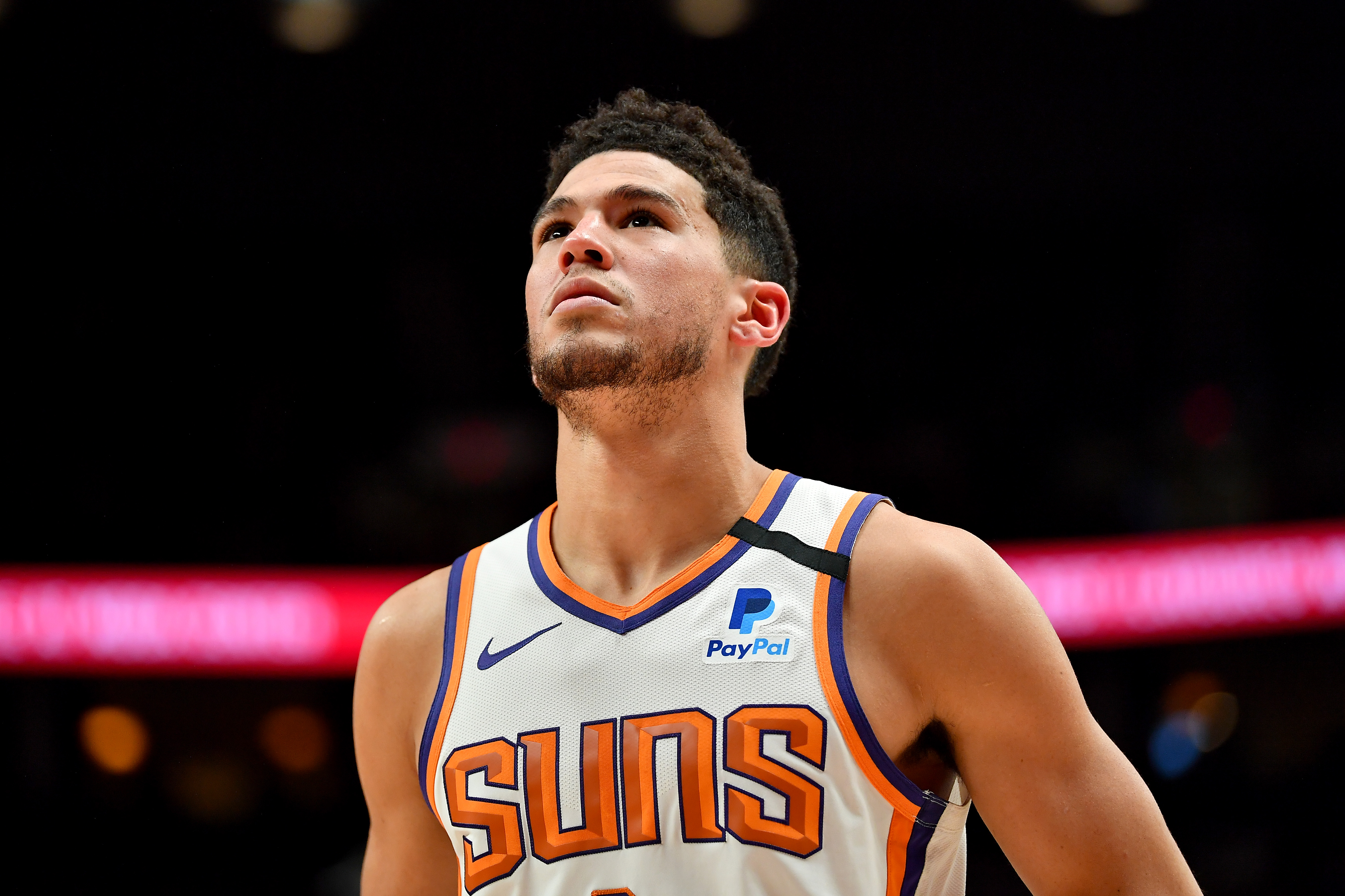 NBA: Devin Booker keeps Suns perfect in 