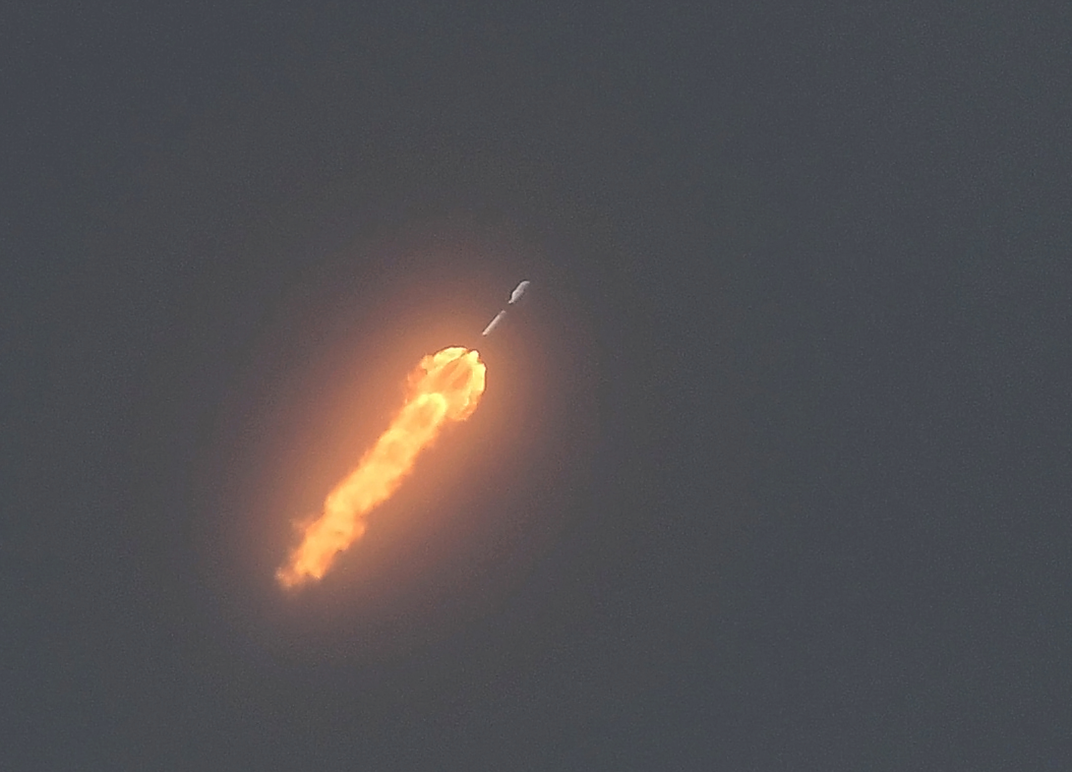 SpaceX makes first polar orbit launch from Florida in 'decades' #rwanda #RwOT #FGO5周年