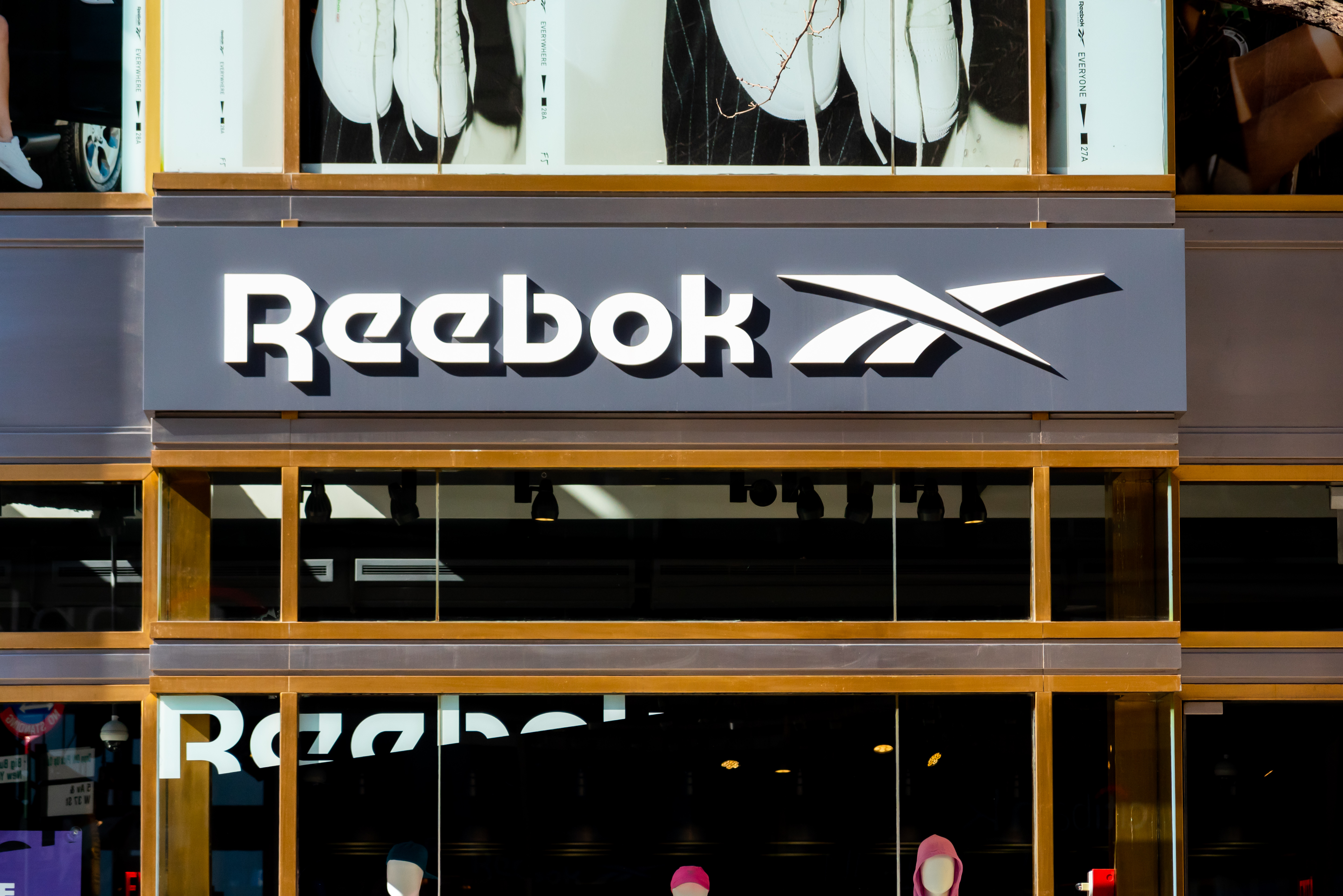 reebok flat 40 off