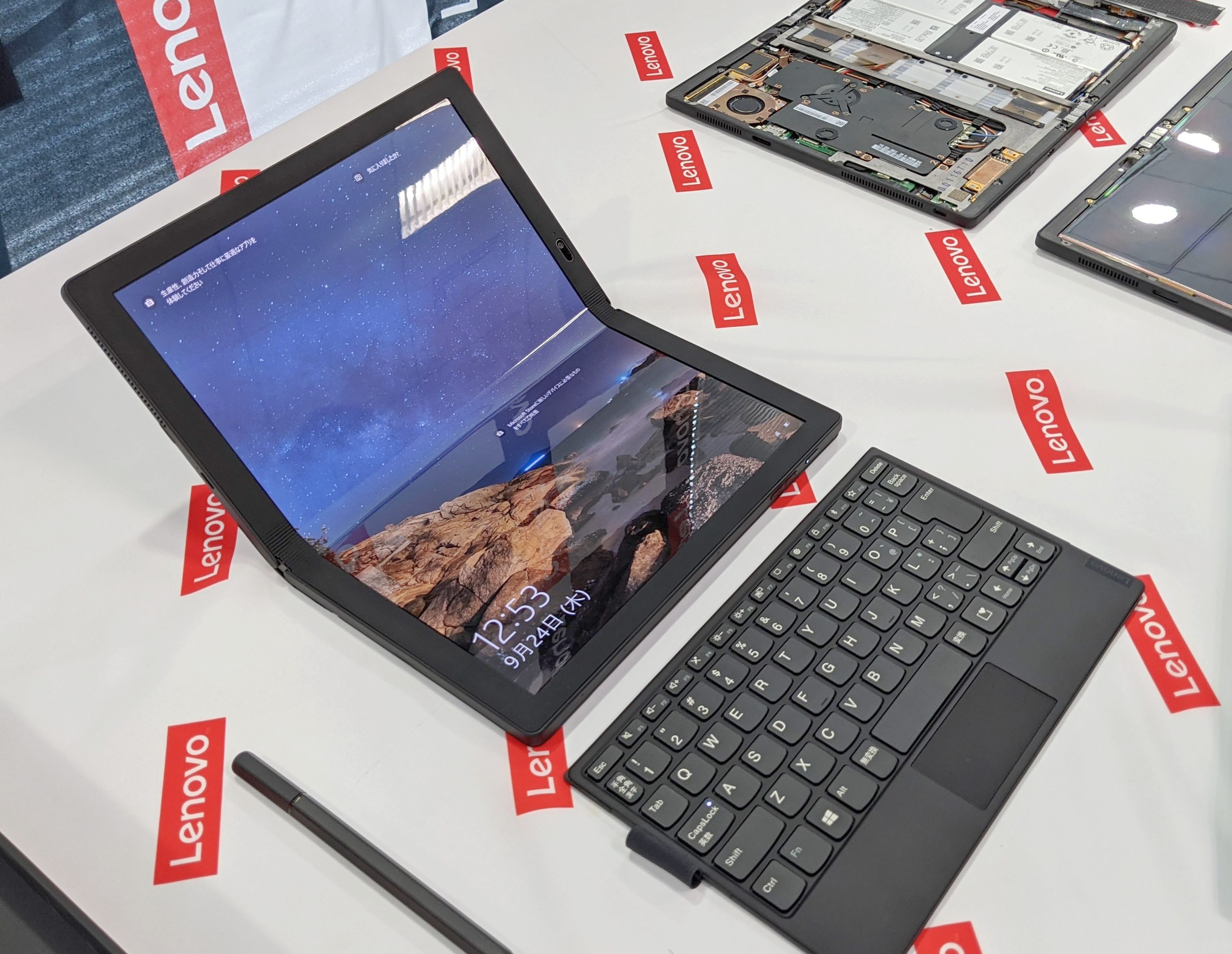 世界初の折り畳みpcは40万円 レノボthinkpad X1 Fold 10月13日発売 Engadget 日本版