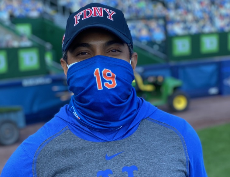 The Yankees and Mets are wearing first responders' hats today for the  anniversary of 9/11 (via @mets)