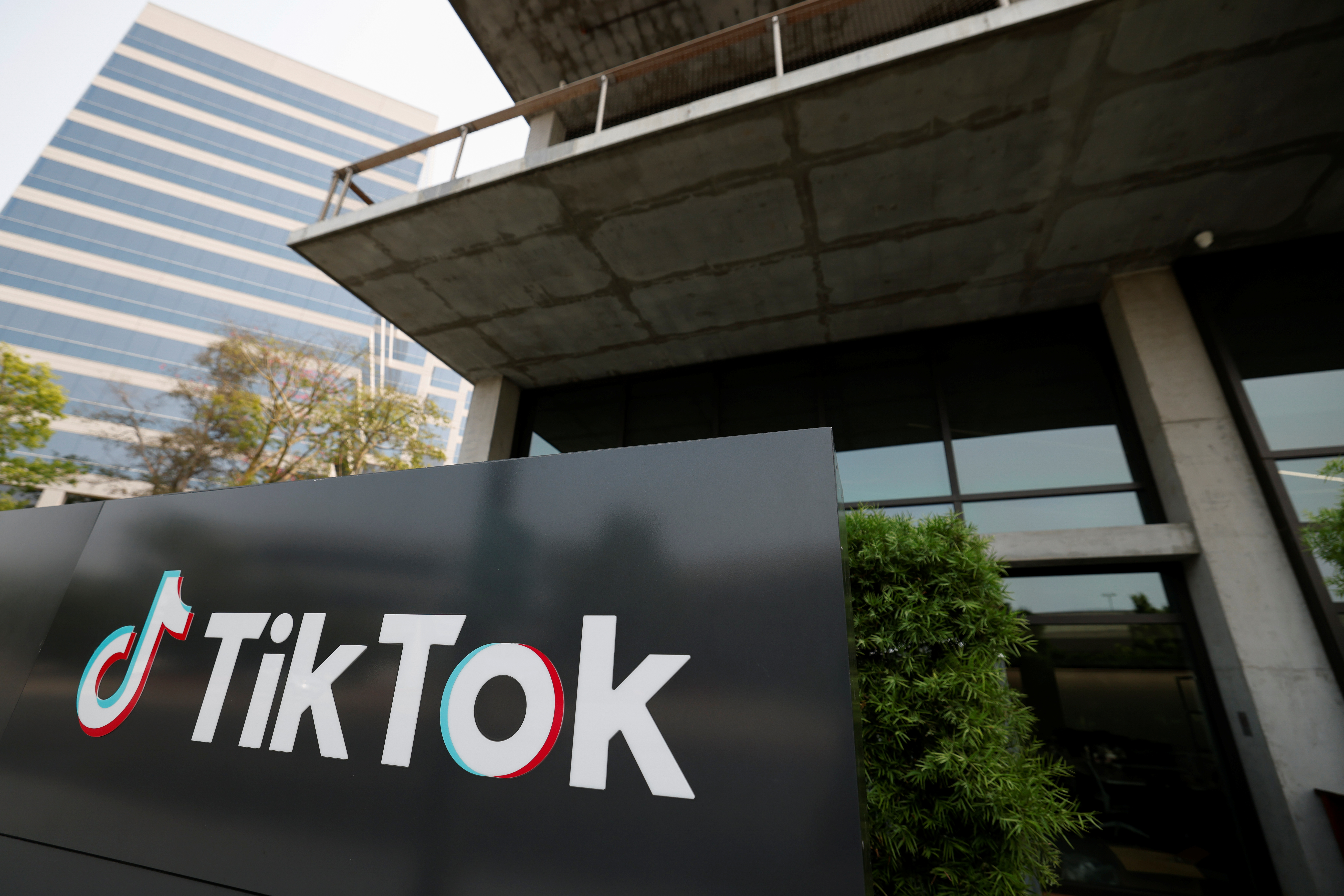 Tiktok Deal Will Help Oracle Catch Up Analyst