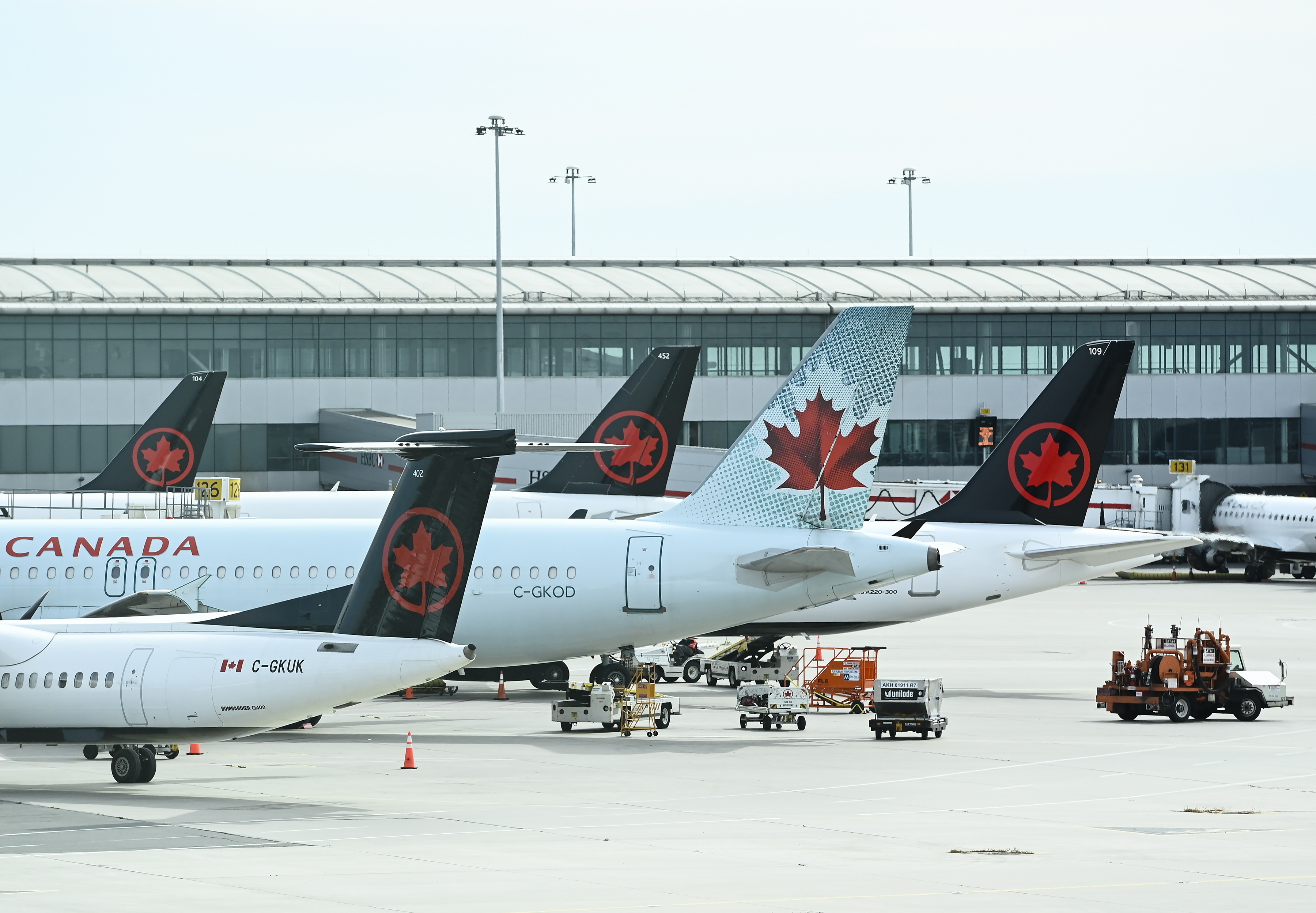 Westjet Air Canada Are In A Twitter Fight Over Flight Refunds