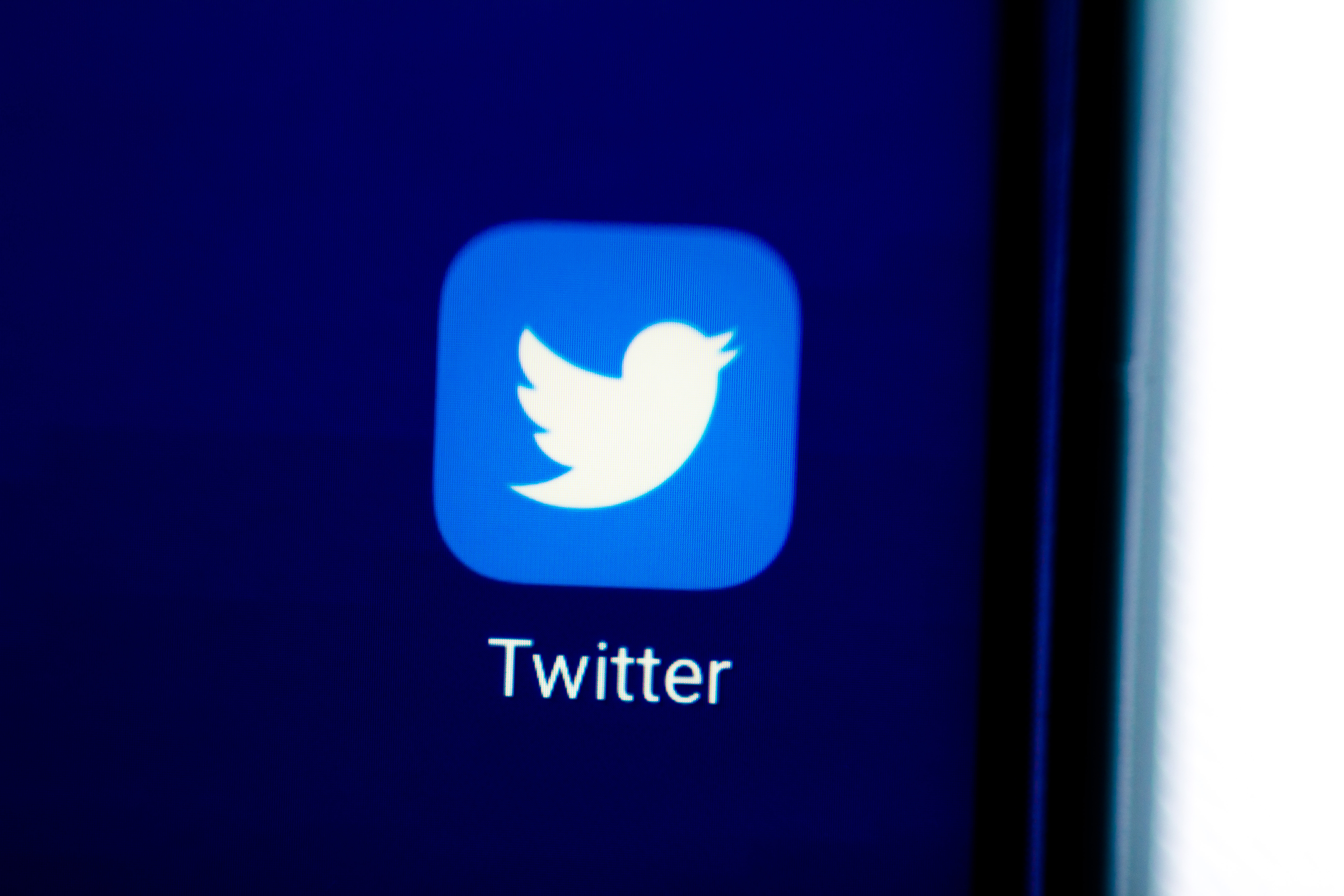 Twitter works hard to keep tweets from disappearing as you read them