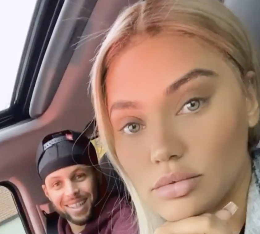 Ayesha Curry debuts platinum blonde hair, husband Steph defends her against trolls: 'You beautiful baby' - Yahoo Lifestyle