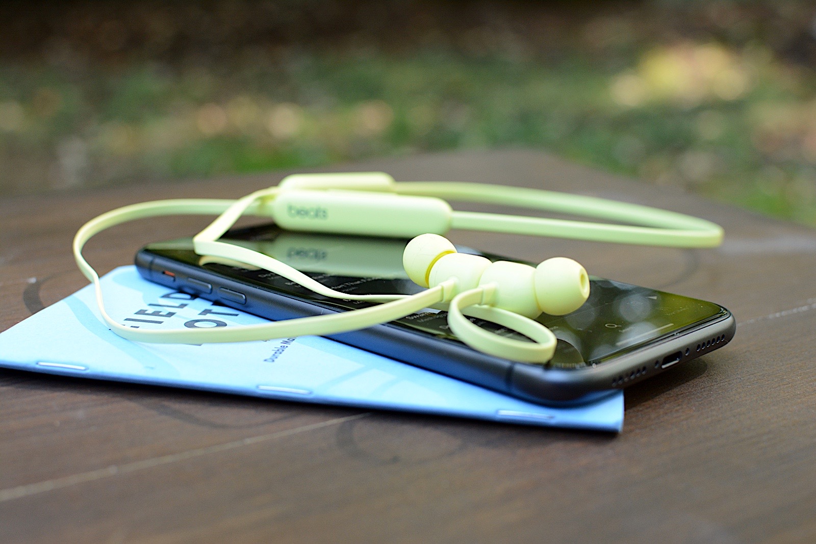 Beats Flex review: The cost of $50 wireless earbuds | Engadget