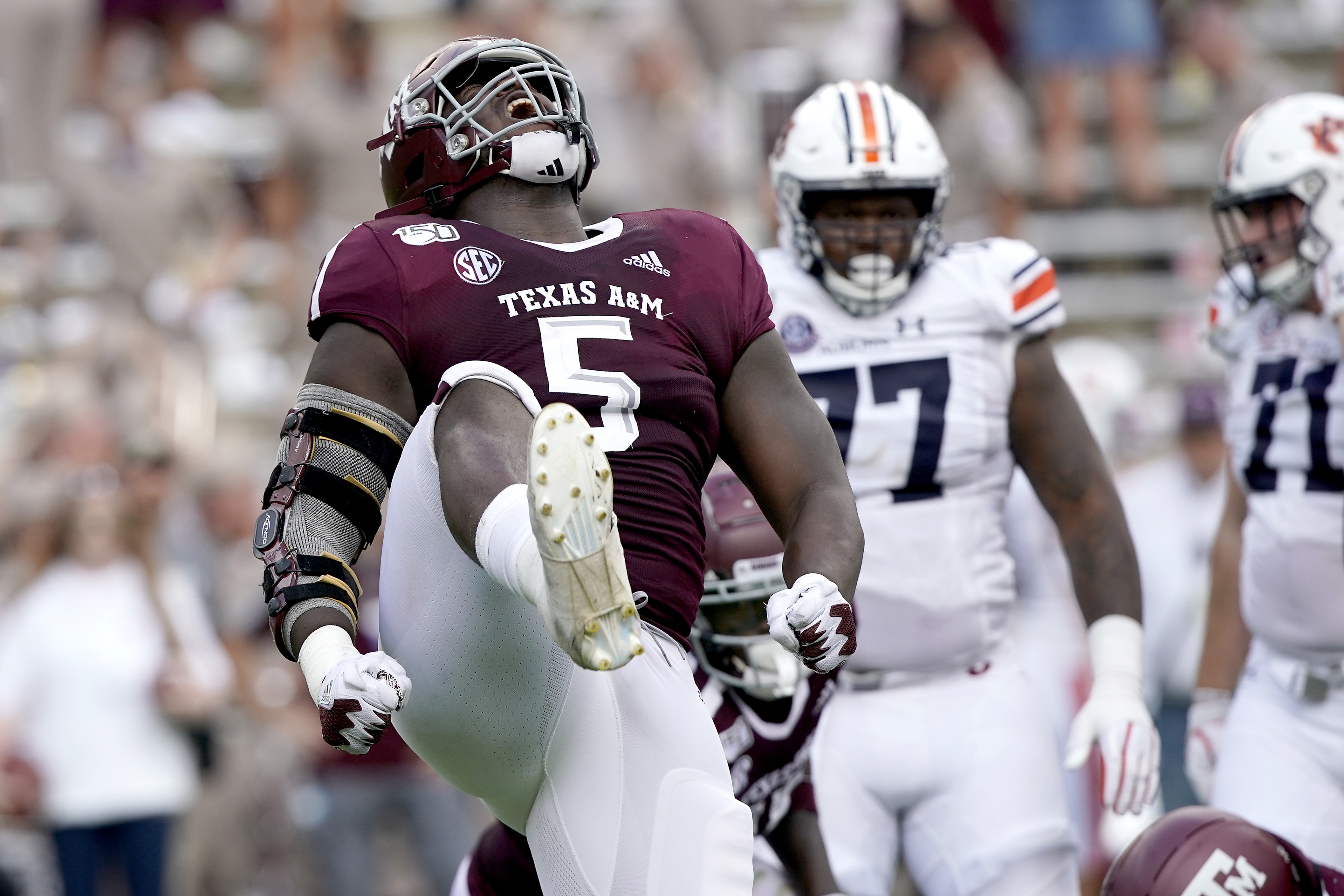 Texas A&M defensive lineman gets hurt celebrating a sack