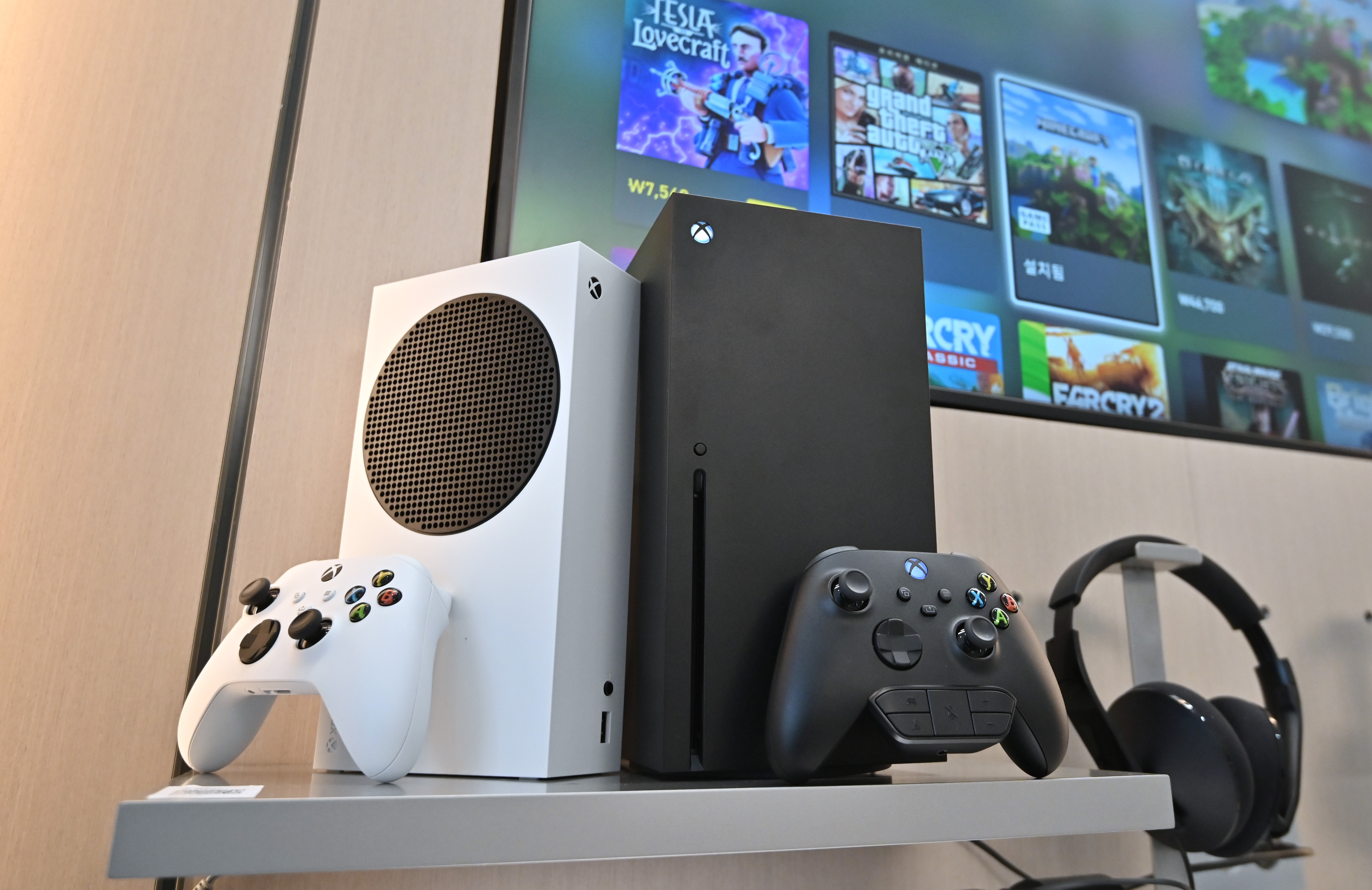 Microsoft Reverses Xbox Live Price Hike Will Add Free Multiplayer For Some Games Engadget - jogar roblox com joystick no pc