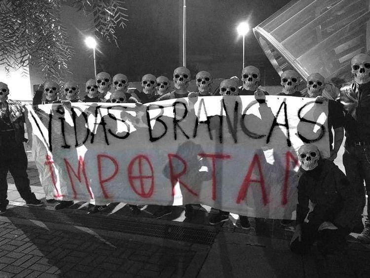 Grupo Pendura Faixa De Supremacia Branca E Faz Saudação Nazista Em São Paulo 