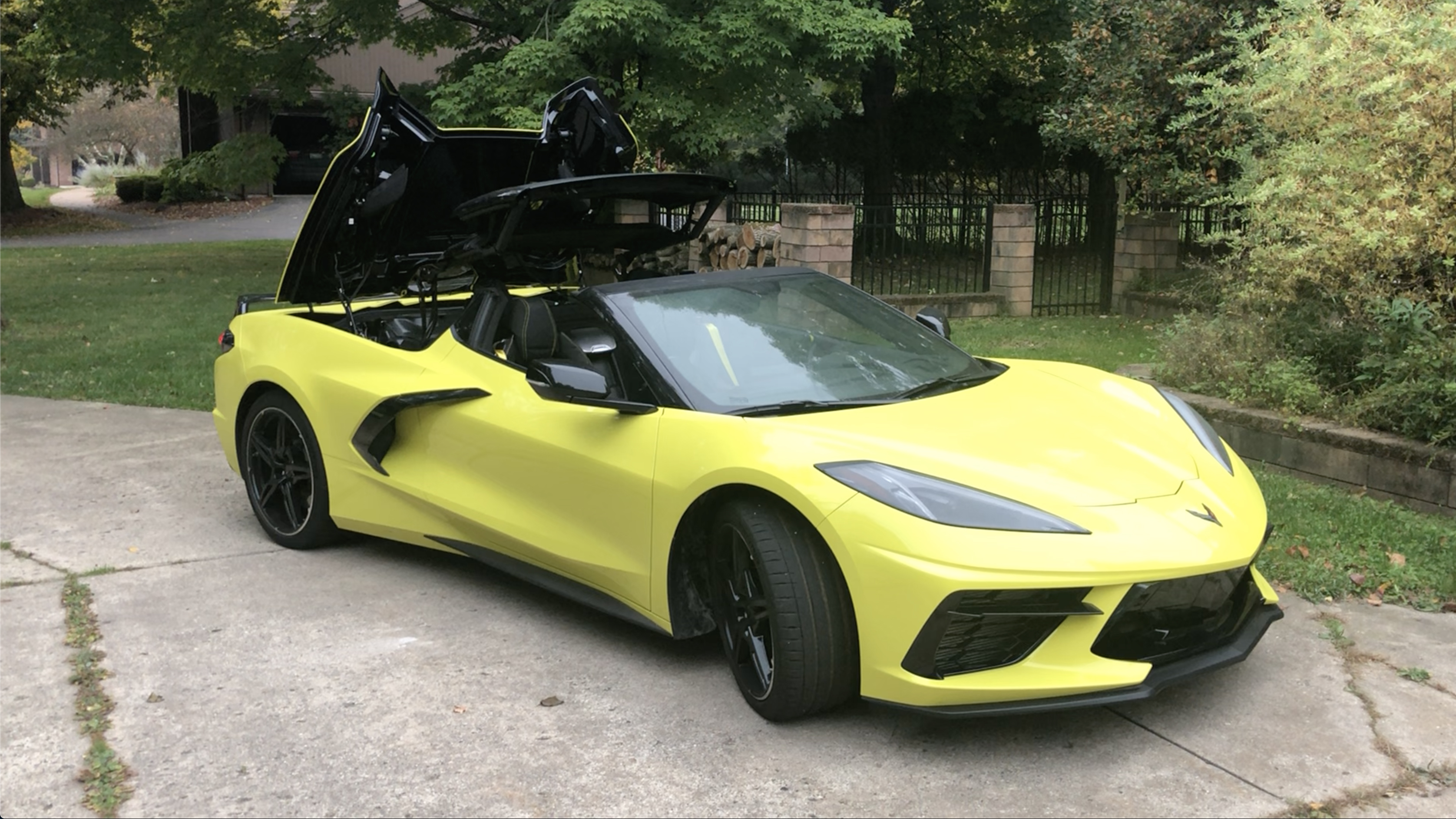 2020 Chevrolet Corvette Convertible Opening the top