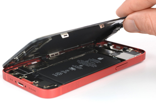 iFixitがiPhone 12 miniを分解。「高性能をminiに詰め込む」秘密が明らかに