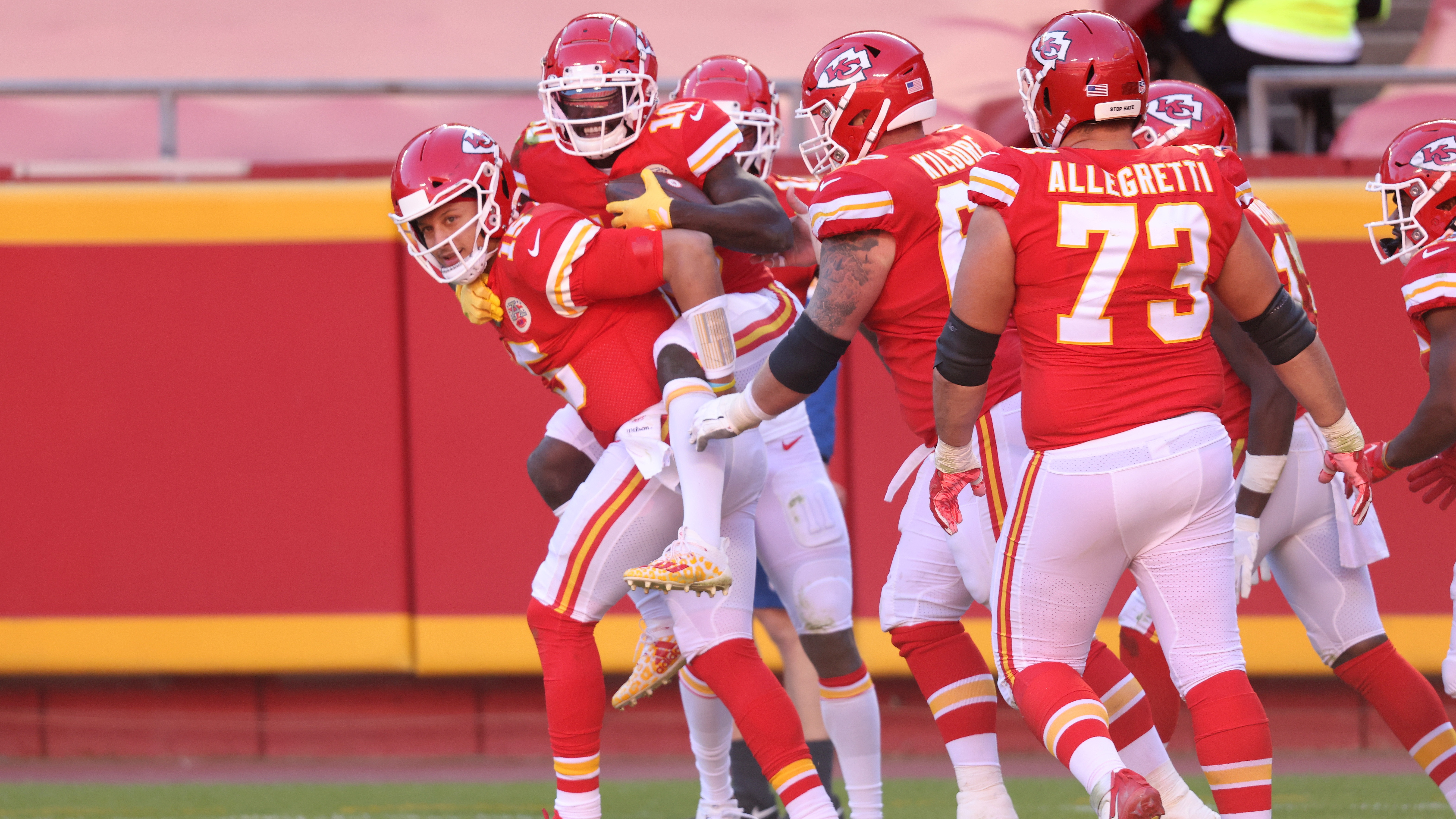 NFL scores, schedule, live updates in Week 1: Patrick Mahomes with 5 TDs in  first game without Tyreek Hill 