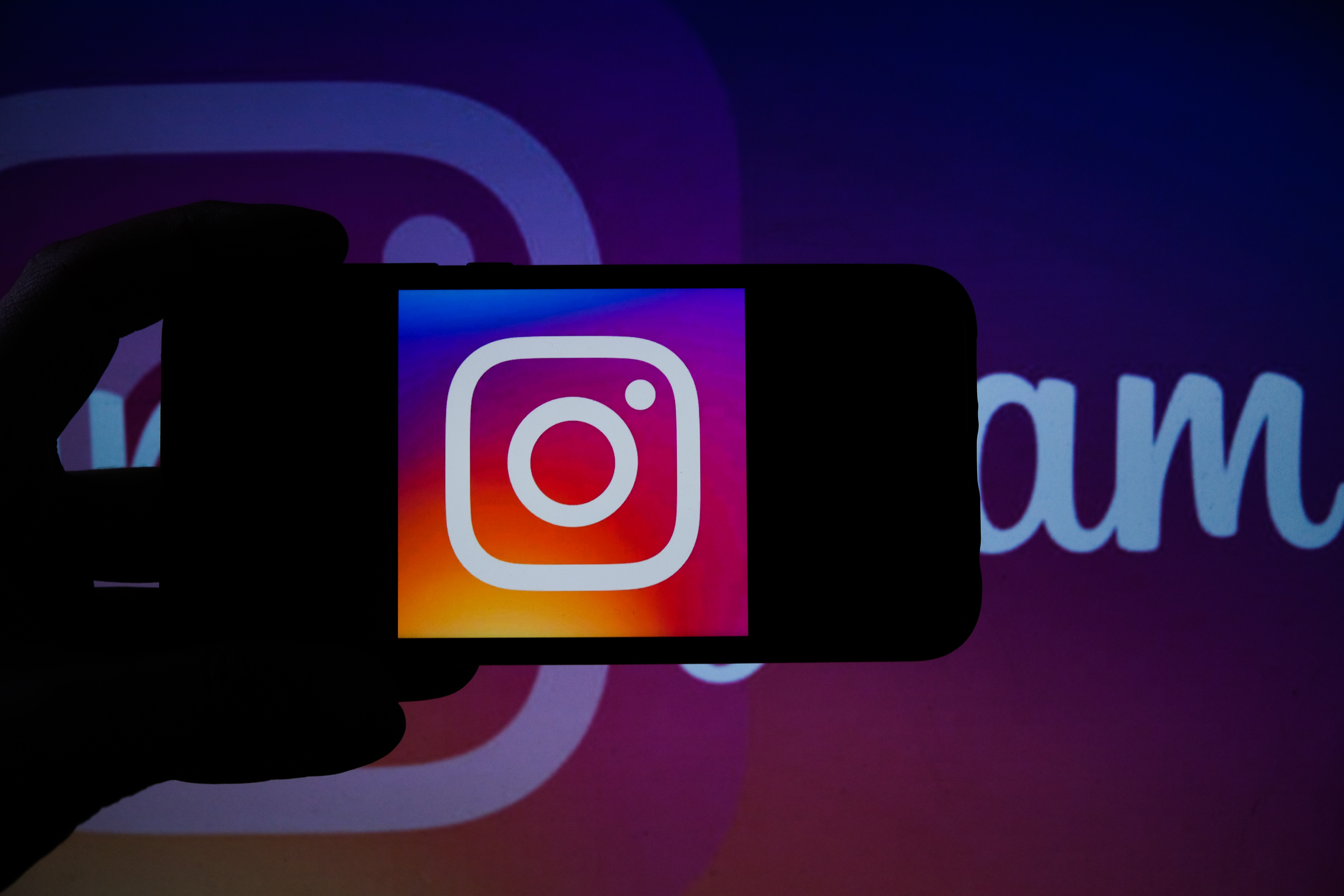 Facebook takes down hundreds of fake Instagram accounts in Russia ...