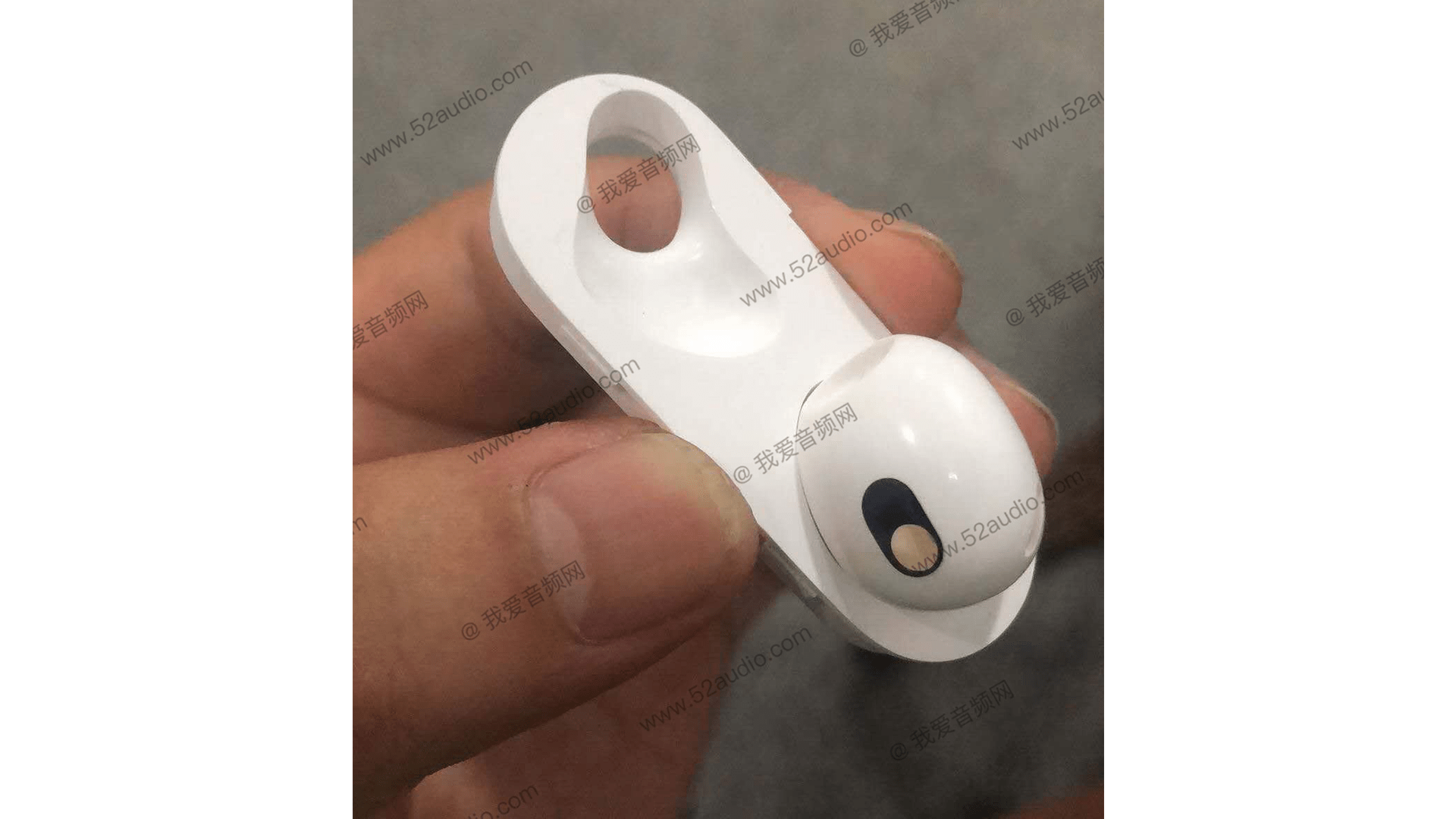 第3世代AirPodsと称される画像が公開。製品名は「AirPods Small」か