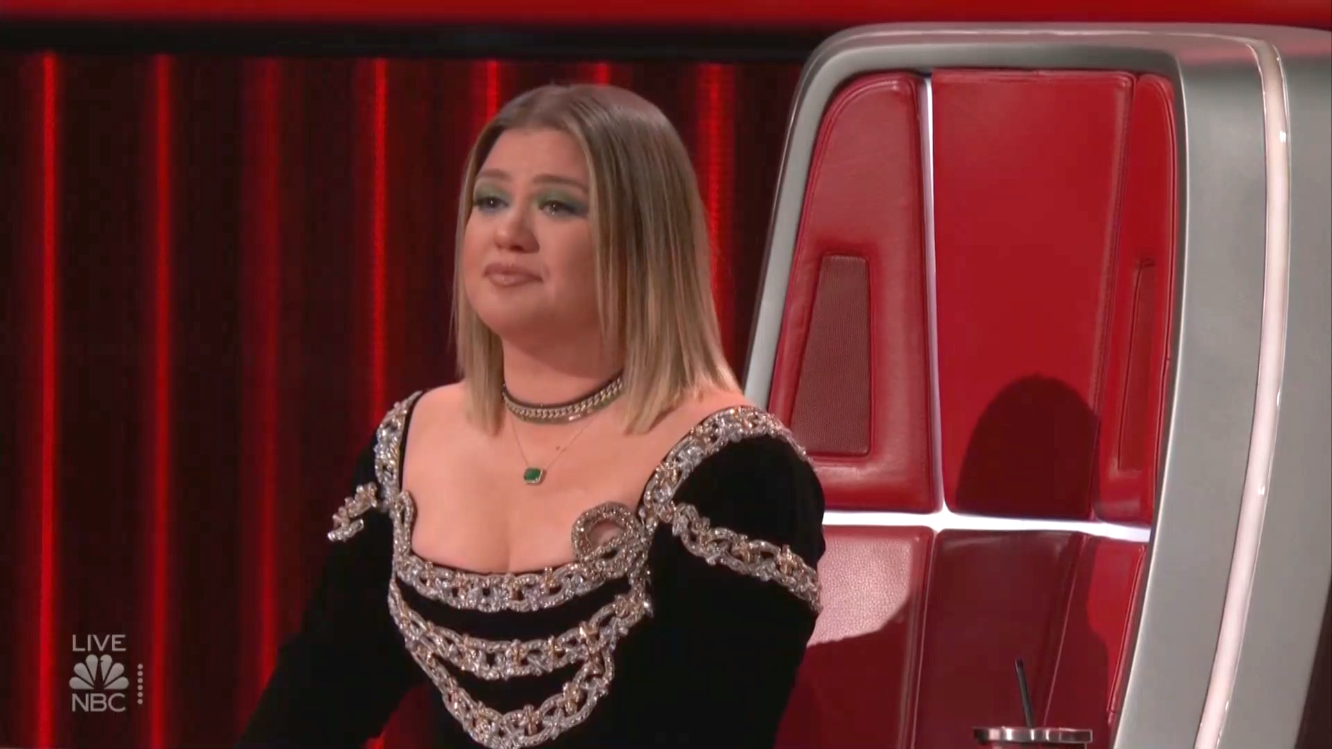 Kelly Clarkson In Tears Over Voice Contestants Finale Performance I Needed That Song 7311