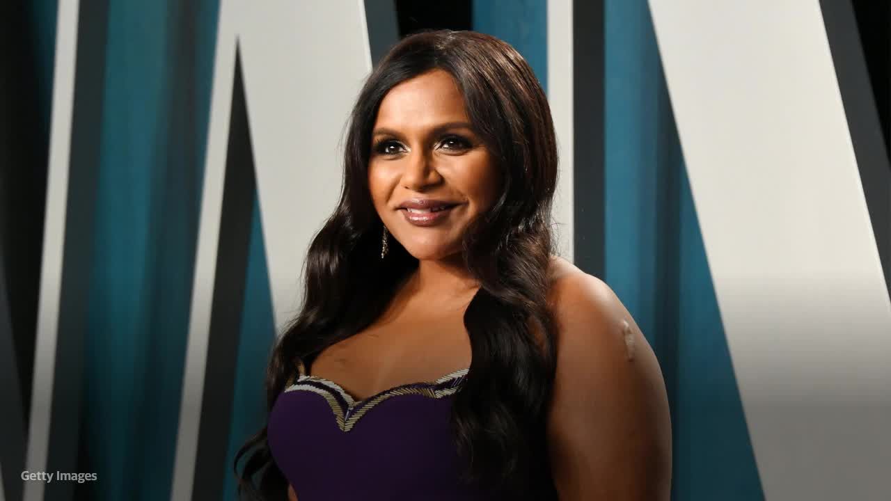 Η Mindy Kaling γιορτάζει με τη μικρή κόρη της, καθώς η Αντιπρόεδρος Kamala Harris κάνει ιστορία: