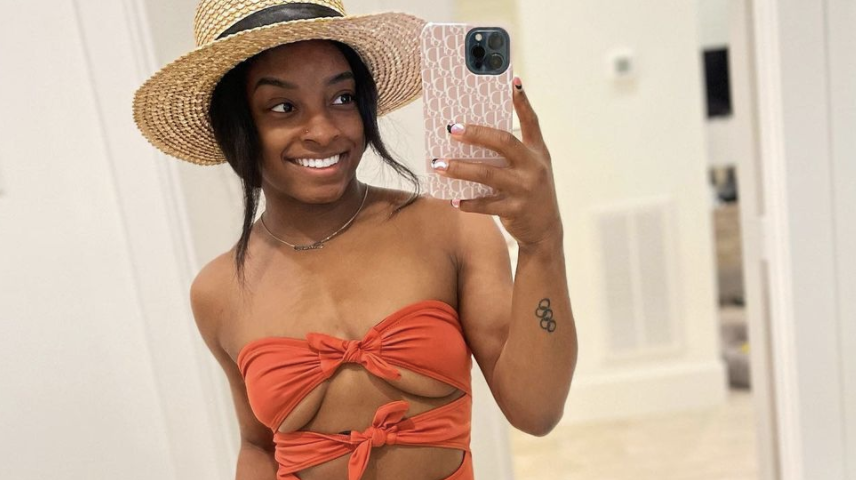 Simone Biles Shows Off Toned Abs And Legs In Revealing Swimsuit Holy Wow Video