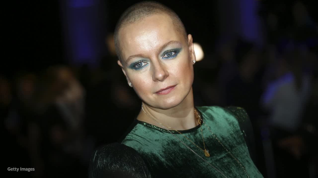 Η ηθοποιός «Walking Dead» Samantha Morton προτρέπει τους οπαδούς να «φορούν μάσκα» αφού νοσηλευτούν