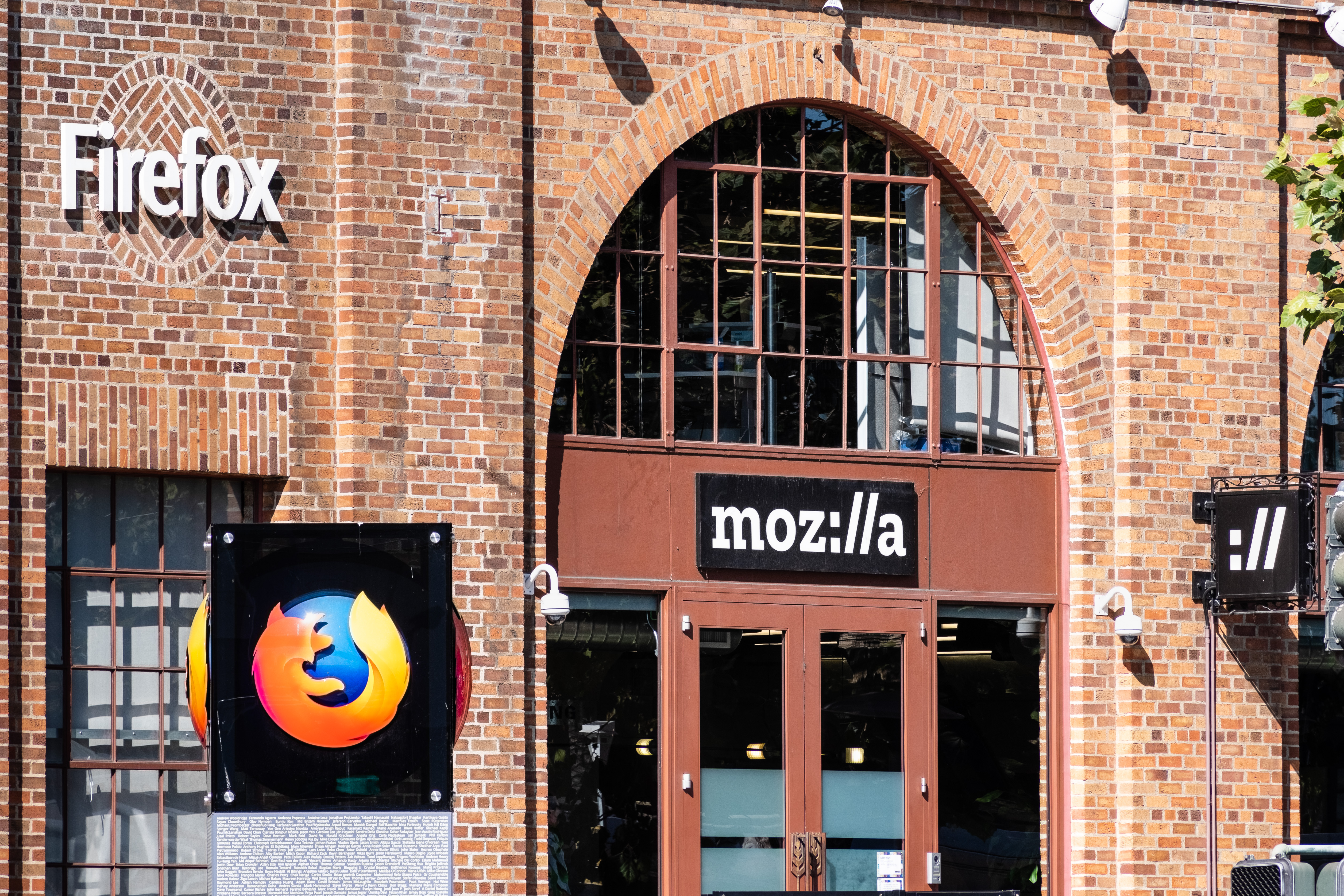 Mozilla bundles its VPN and email relay services for $7 per month