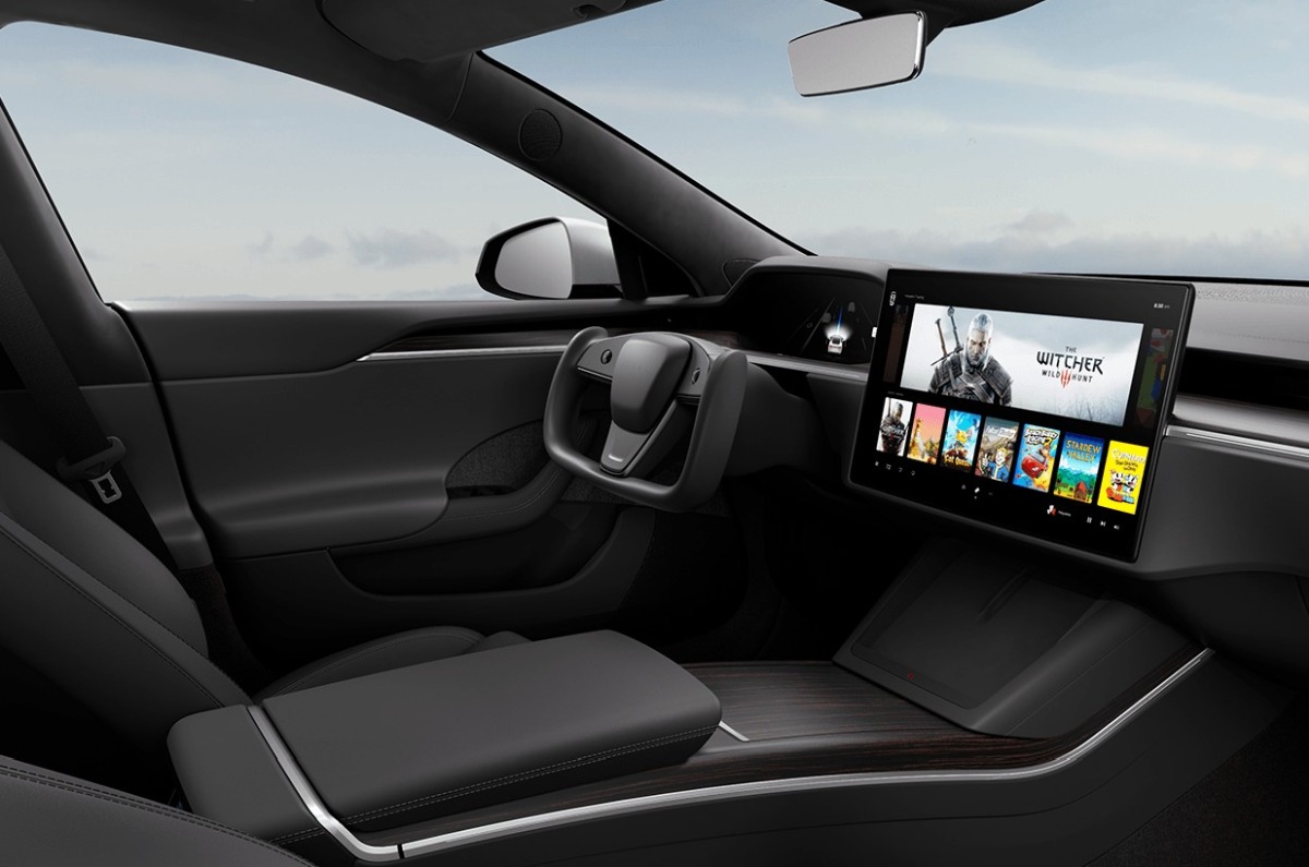 The Redesigned Tesla Model S Interior Swaps In A Steering Yoke Engadget